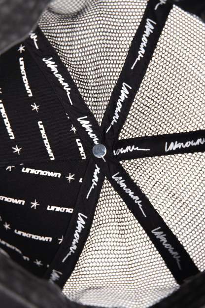 METAL STUDDED CAP-IYAMIUIO