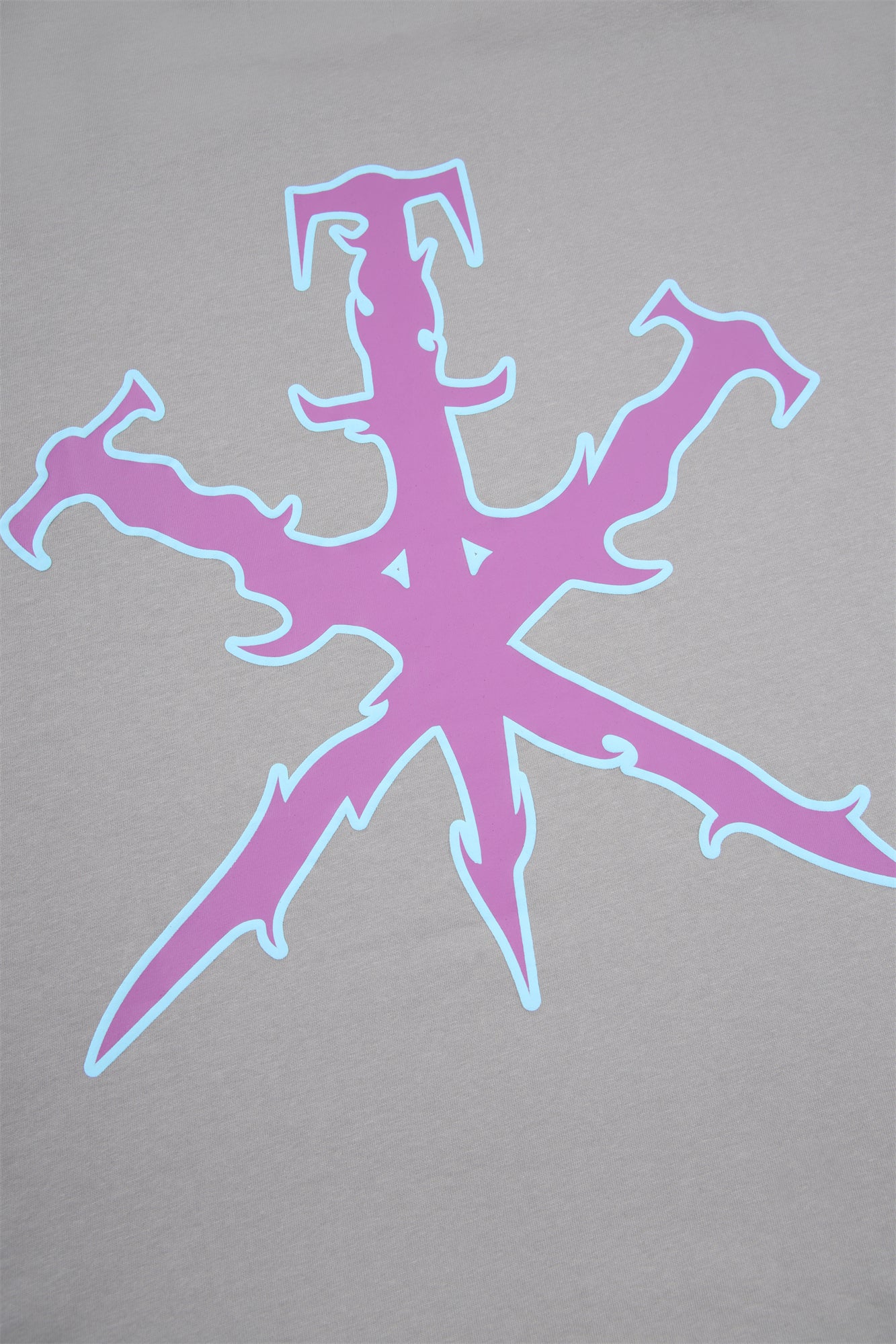 GREY TRIBAL DAGGER TEE-IYAMIUIO