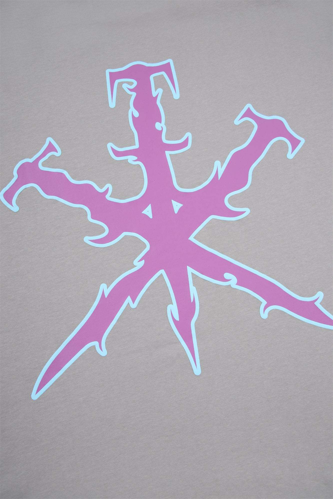 GREY TRIBAL DAGGER TEE-IYAMIUIO