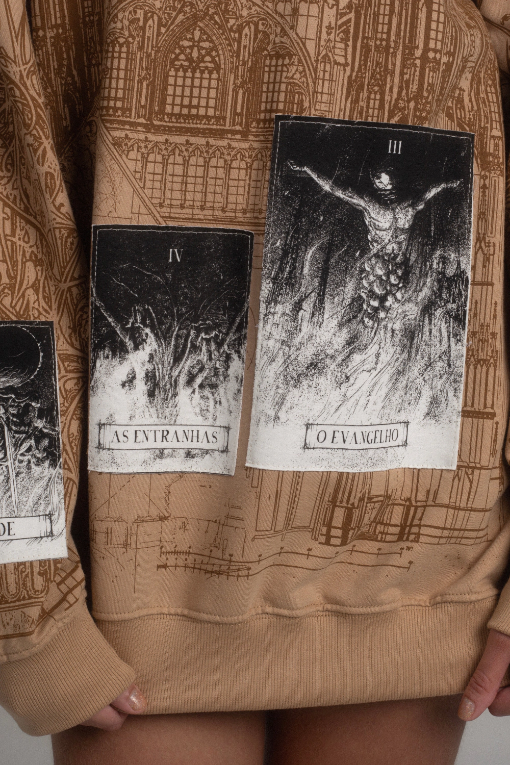 Moletinho Museum Long Sleeve-IYAMIUIO