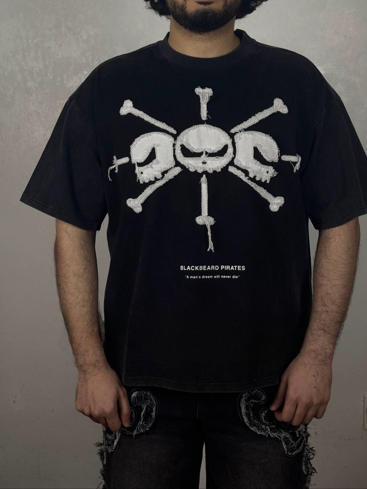 BLACKBEARD TEE-IYAMIUIO