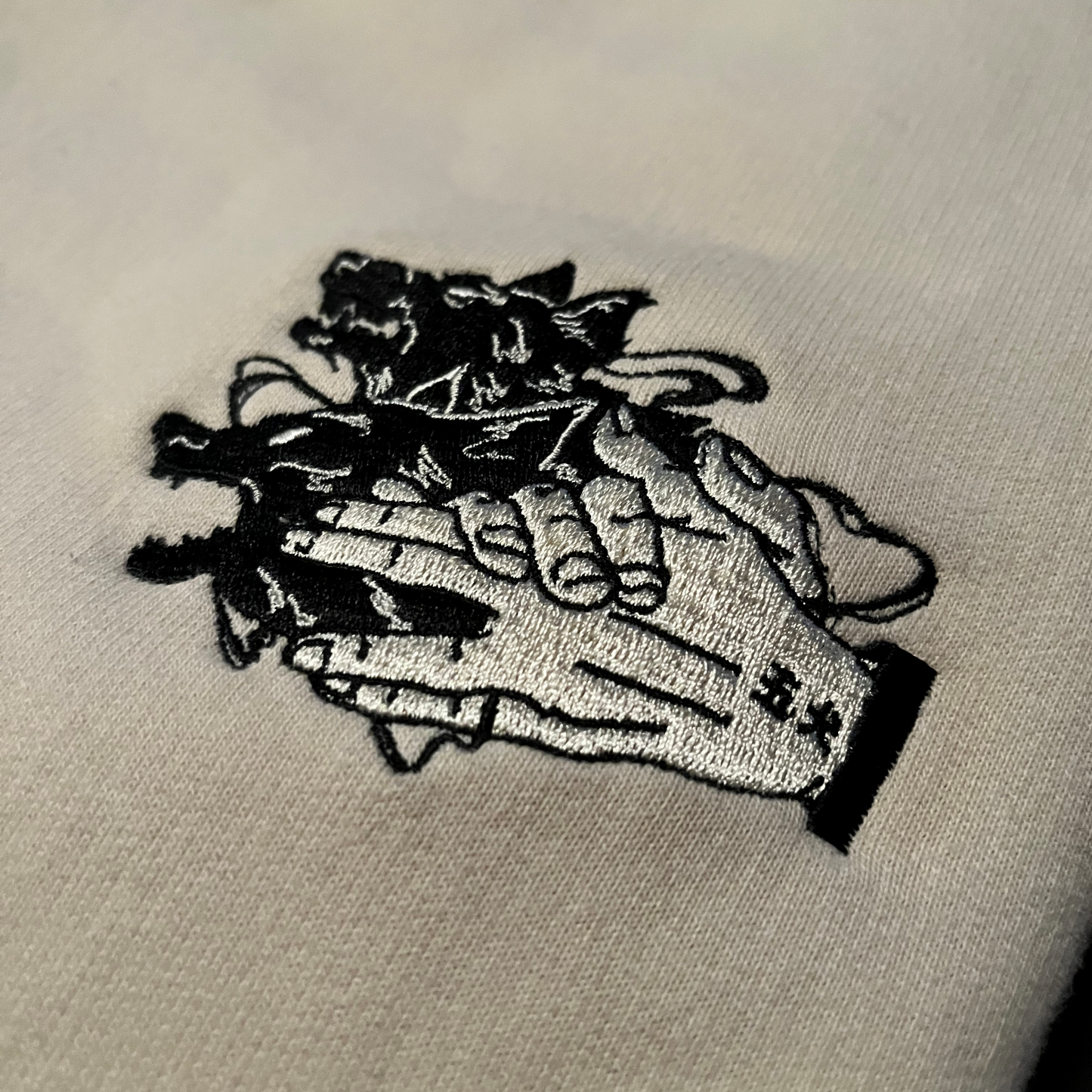 Dogs Embroidery Crewneck -JJK-IYAMIUIO