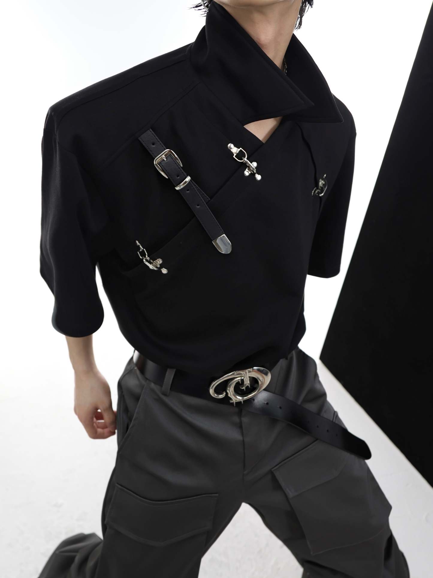 【23s Jun.】Belt Buckle Shoulder Pad T-shirt-IYAMIUIO