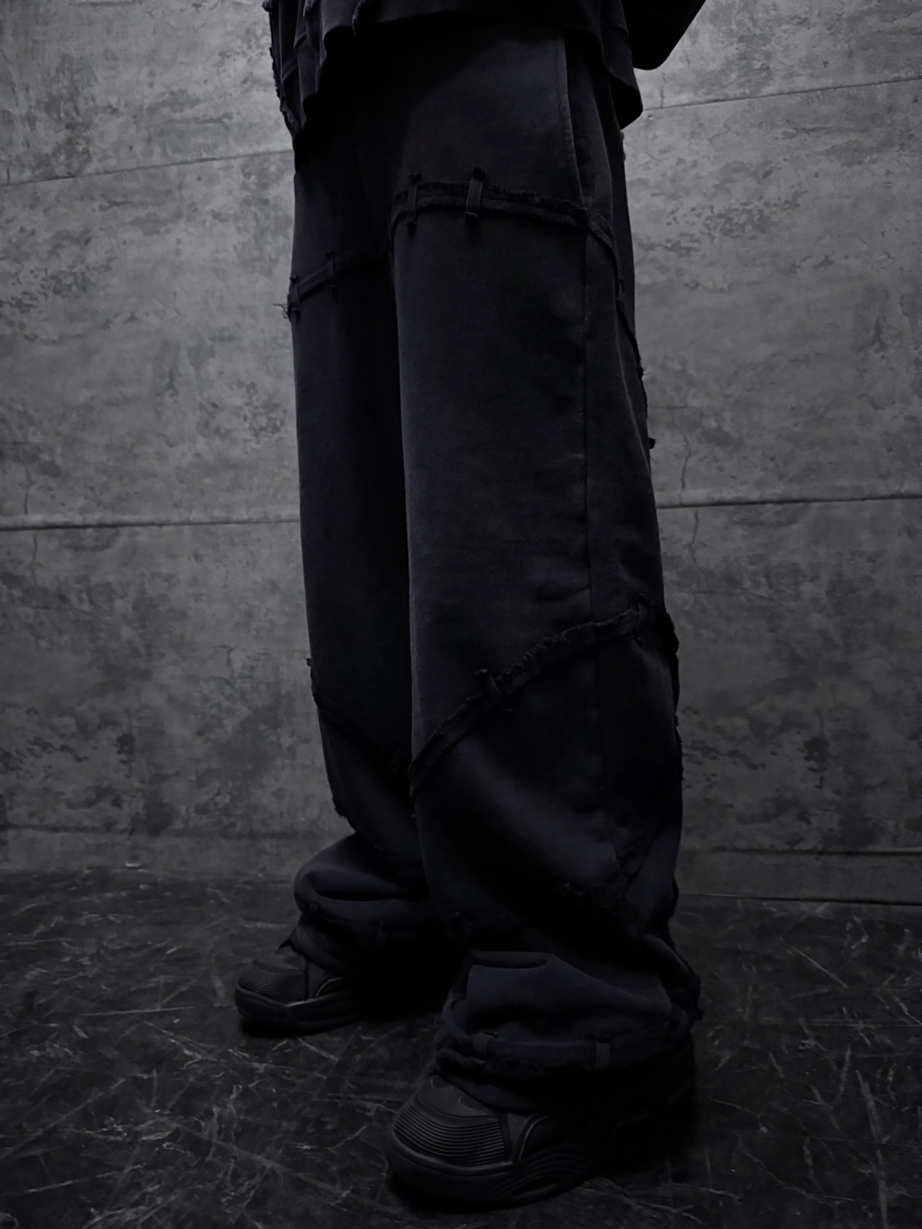 “E.T” Sweats-IYAMIUIO