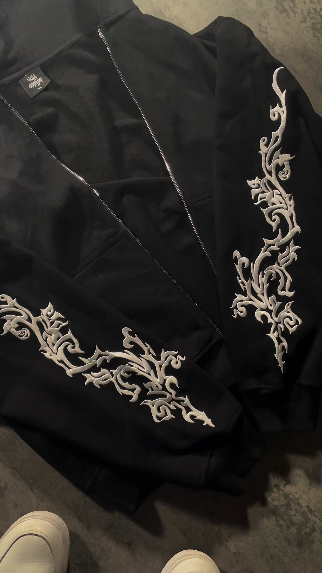 V2 Fire thorns full zip