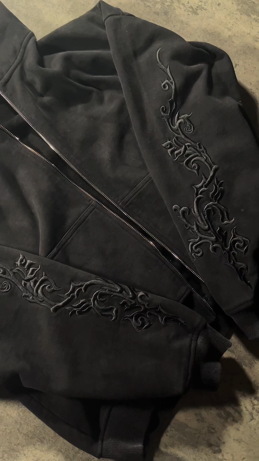 V2 Fire thorns full zip