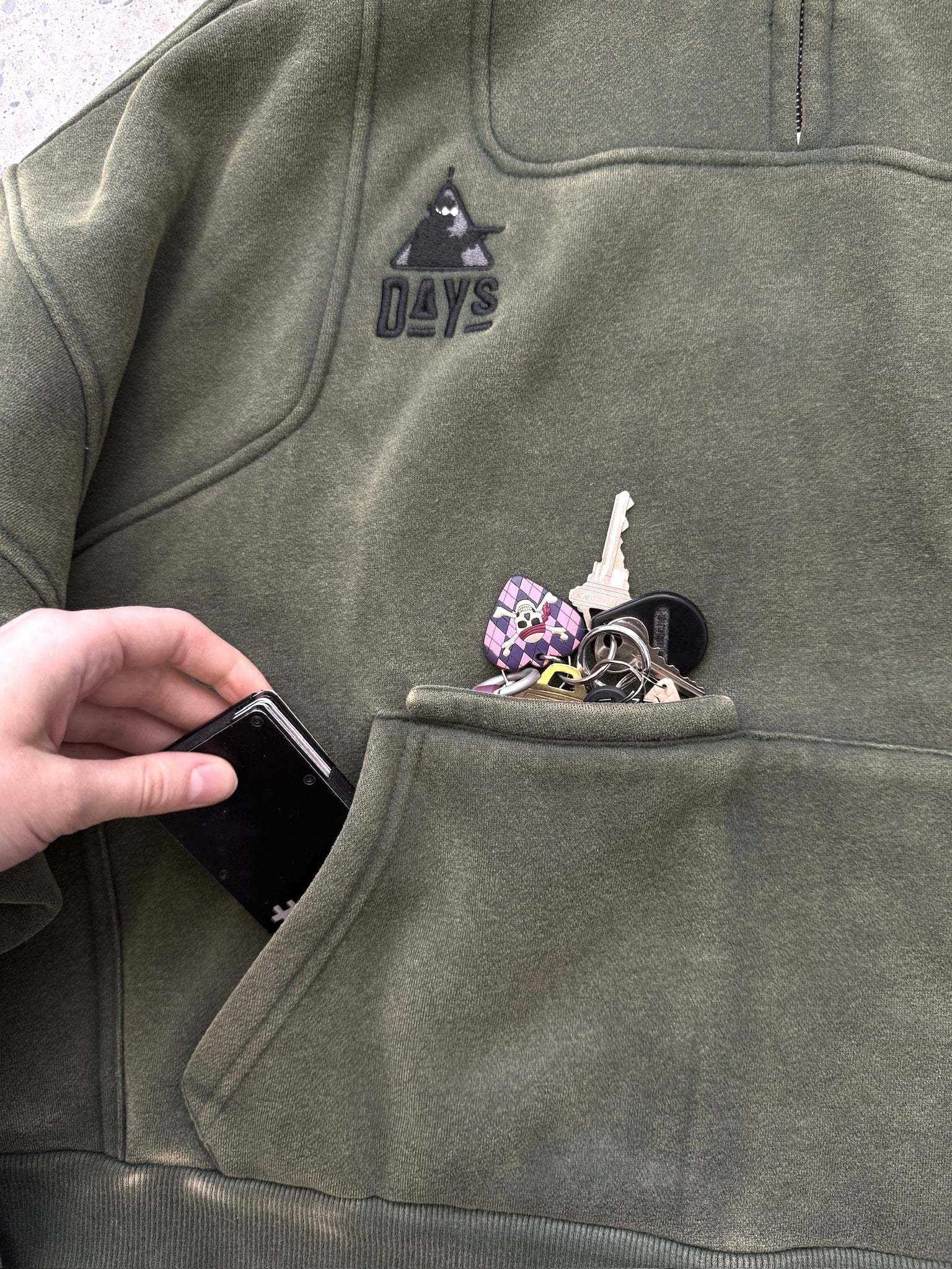 "DAYS" Hoodie-IYAMIUIO