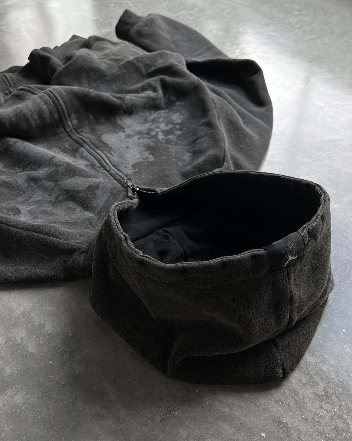 REVERSIBLE ZIPUP (COAL)-IYAMIUIO