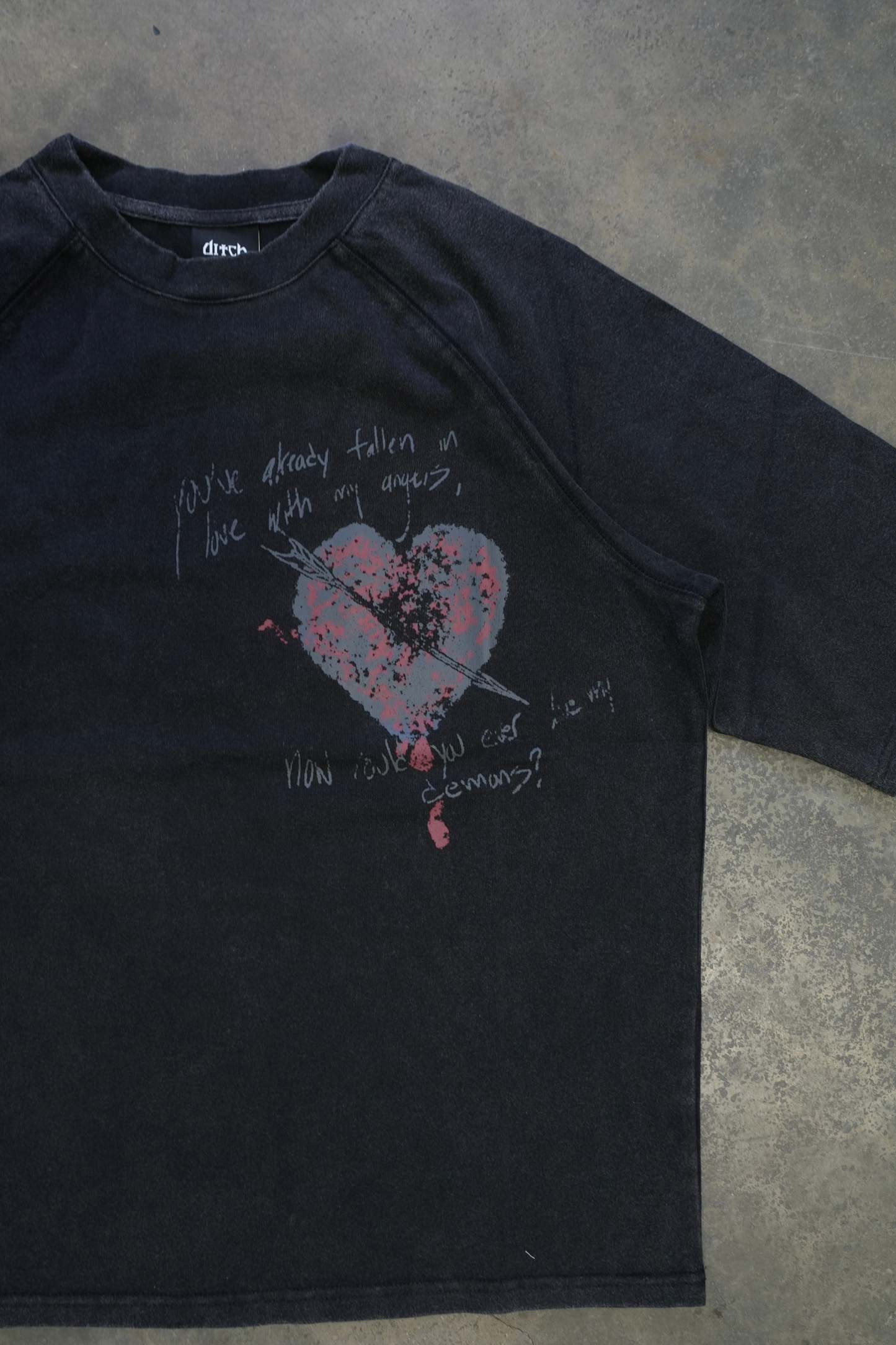 DEMONS TEE (COAL)-IYAMIUIO