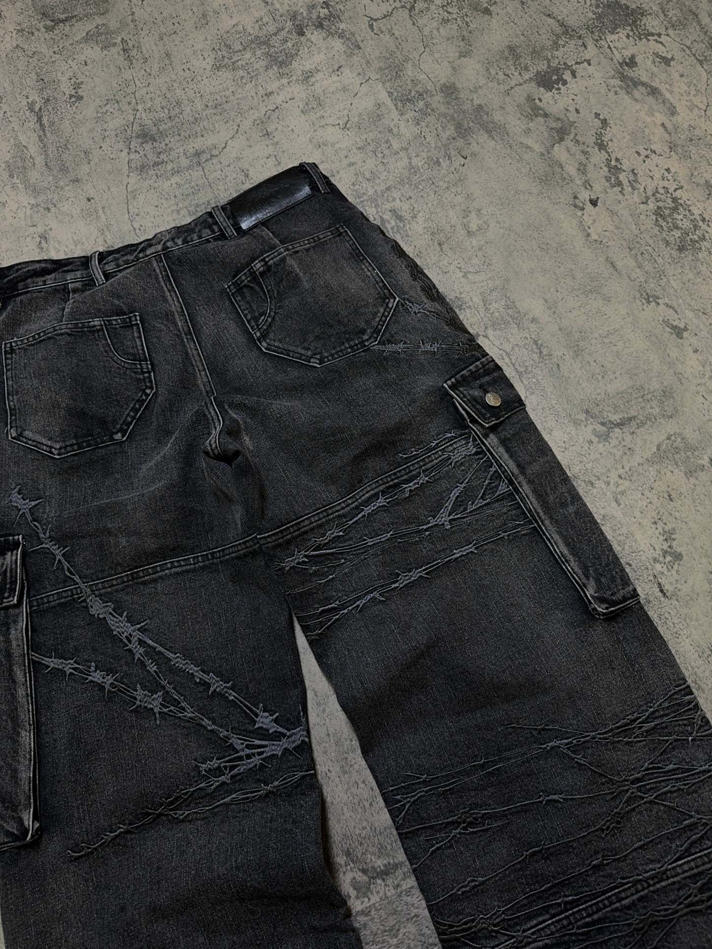 BARBED WIRE CARGOS (COAL)-IYAMIUIO