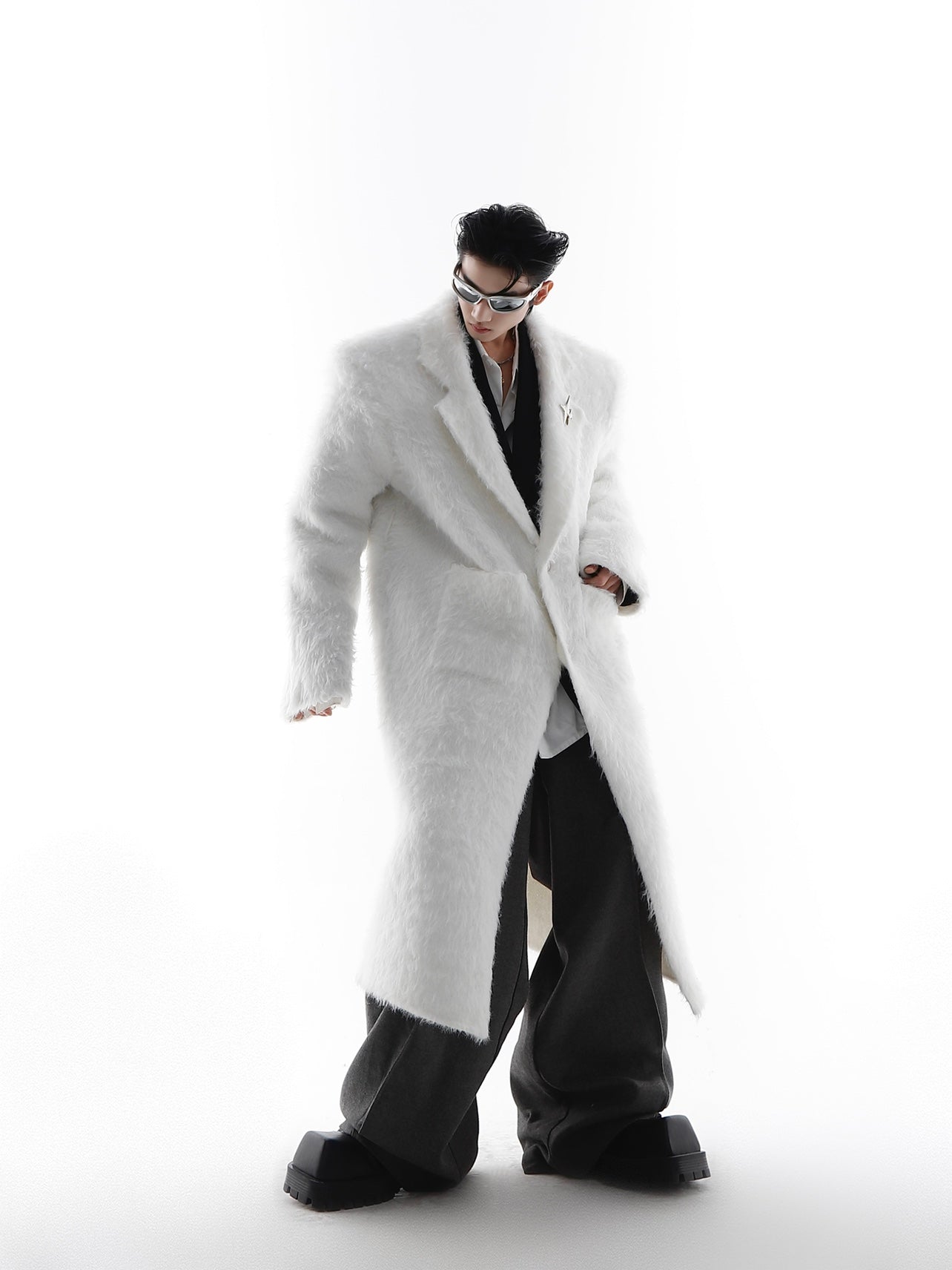 High Shoulder Thick Black/White Coat-IYAMIUIO