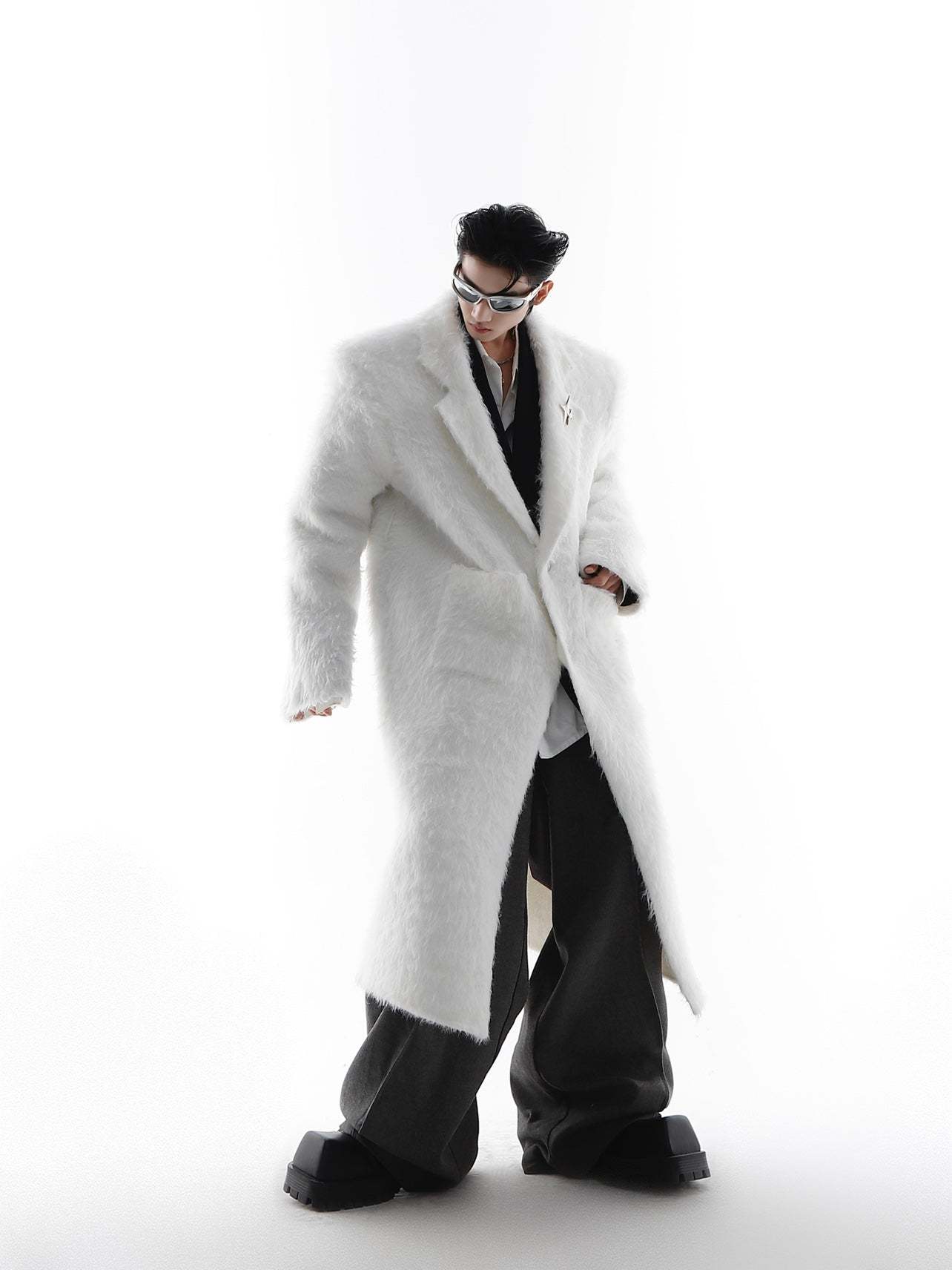 High Shoulder Thick Black/White Coat-IYAMIUIO