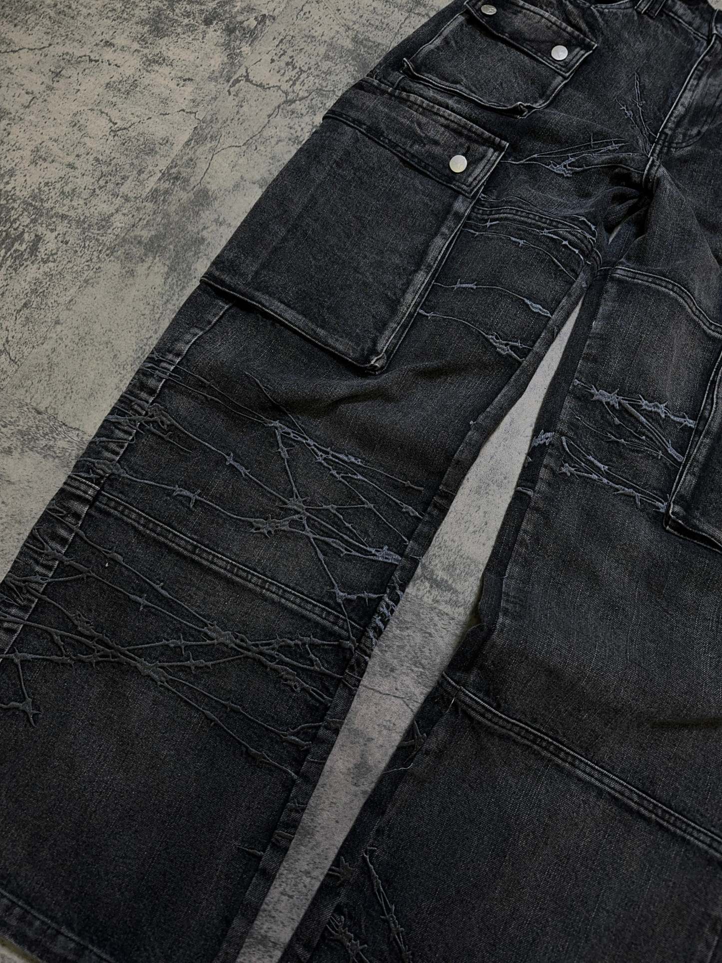 BARBED WIRE CARGOS (COAL)-IYAMIUIO