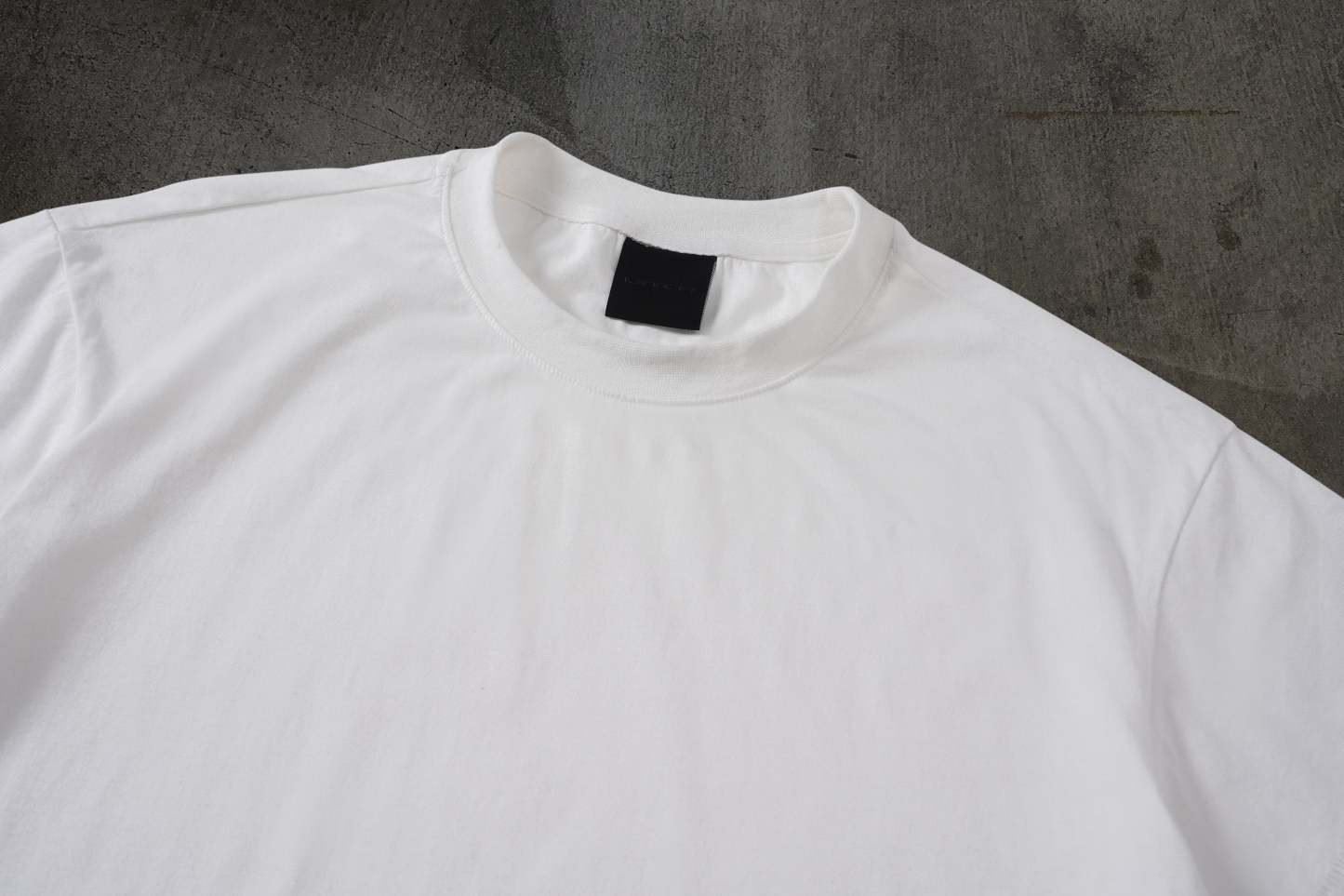 CROPPED BLANK TEE (WHITE)-IYAMIUIO