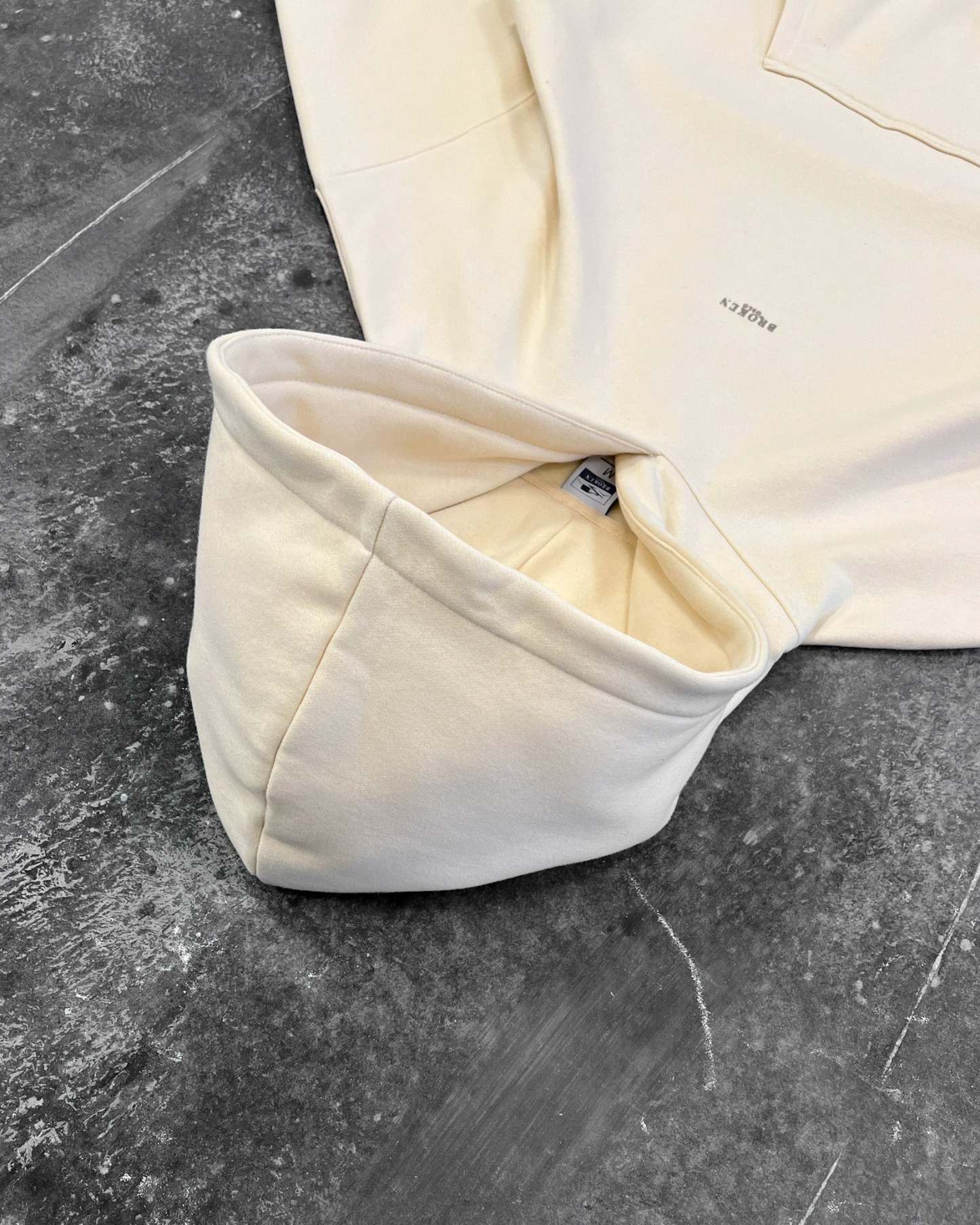 Lightweight Cream-IYAMIUIO