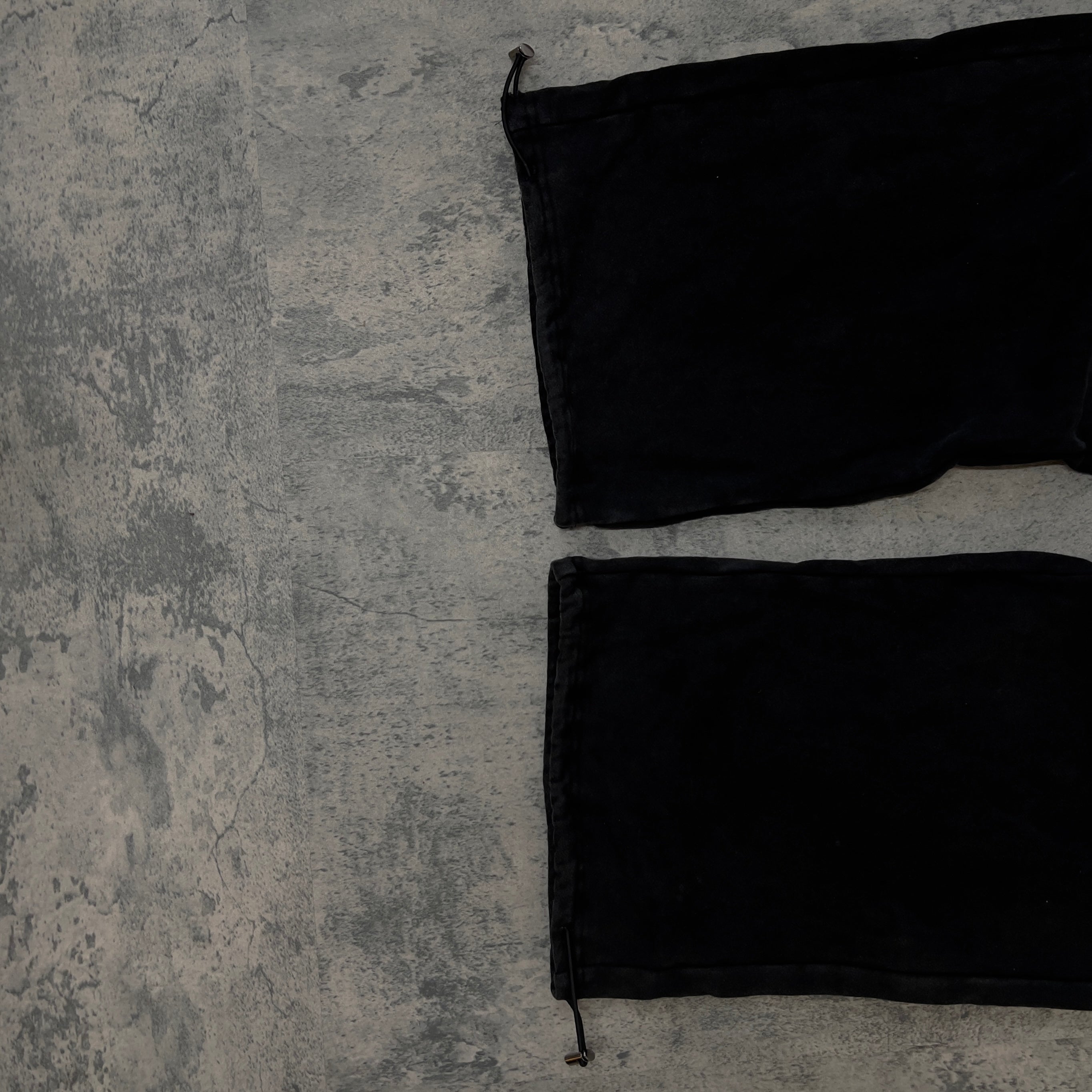 CARGO SWEATS (NOIR)-IYAMIUIO