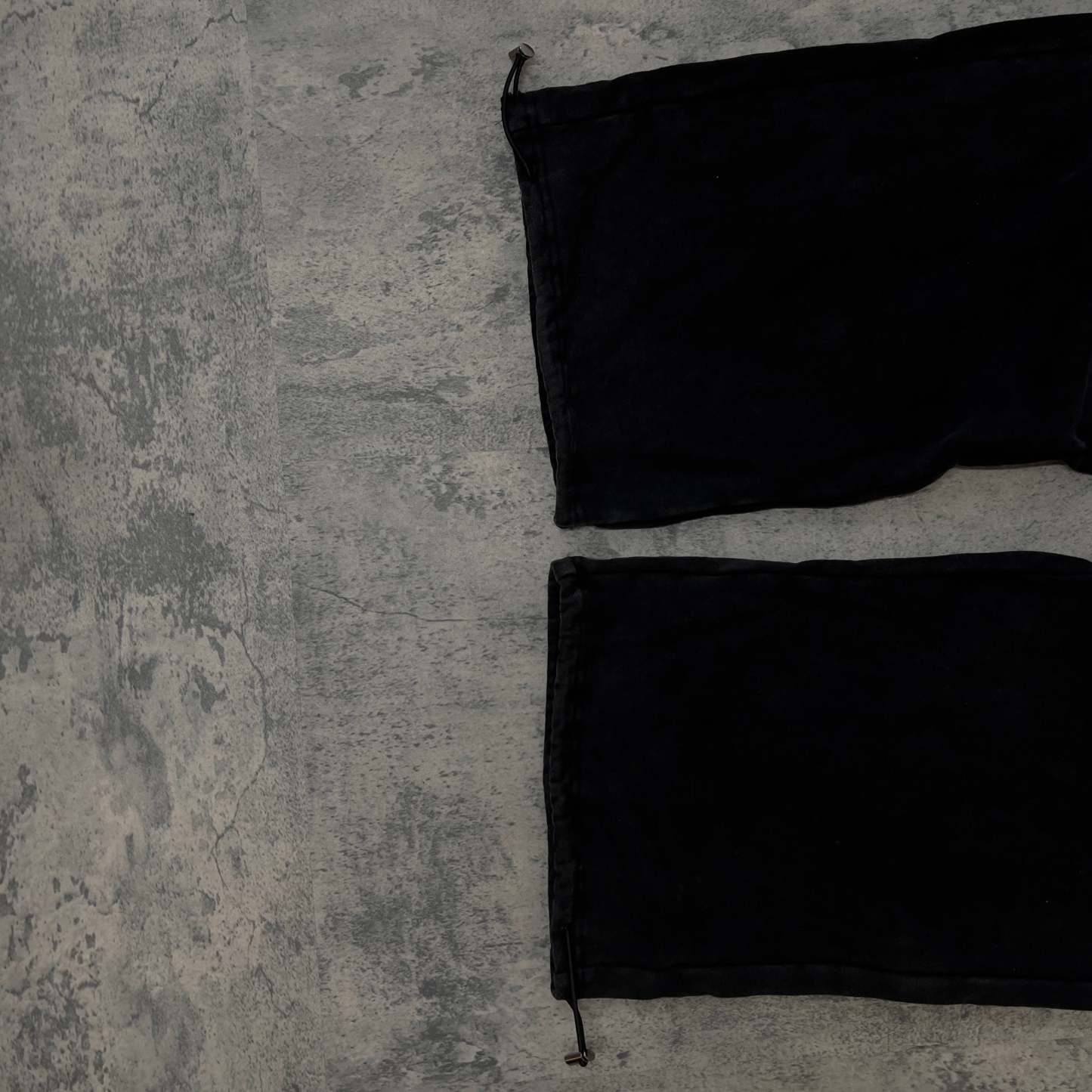 CARGO SWEATS (NOIR)-IYAMIUIO