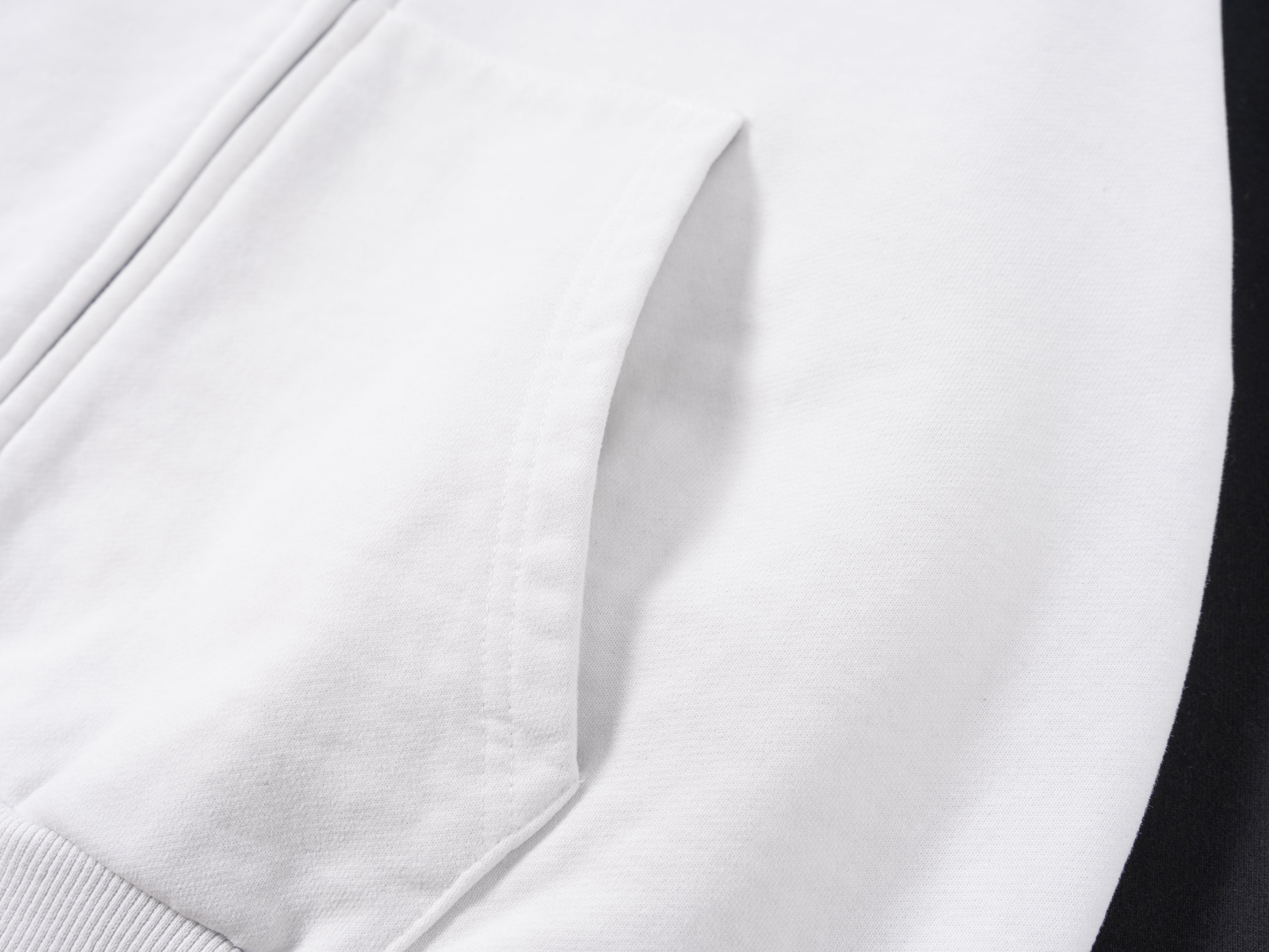 SUMMIT ZIPUP (WHITE)-IYAMIUIO