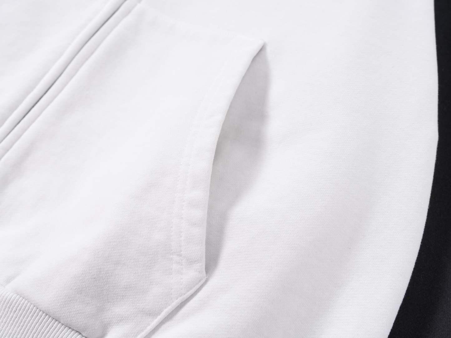 SUMMIT ZIPUP (WHITE)-IYAMIUIO