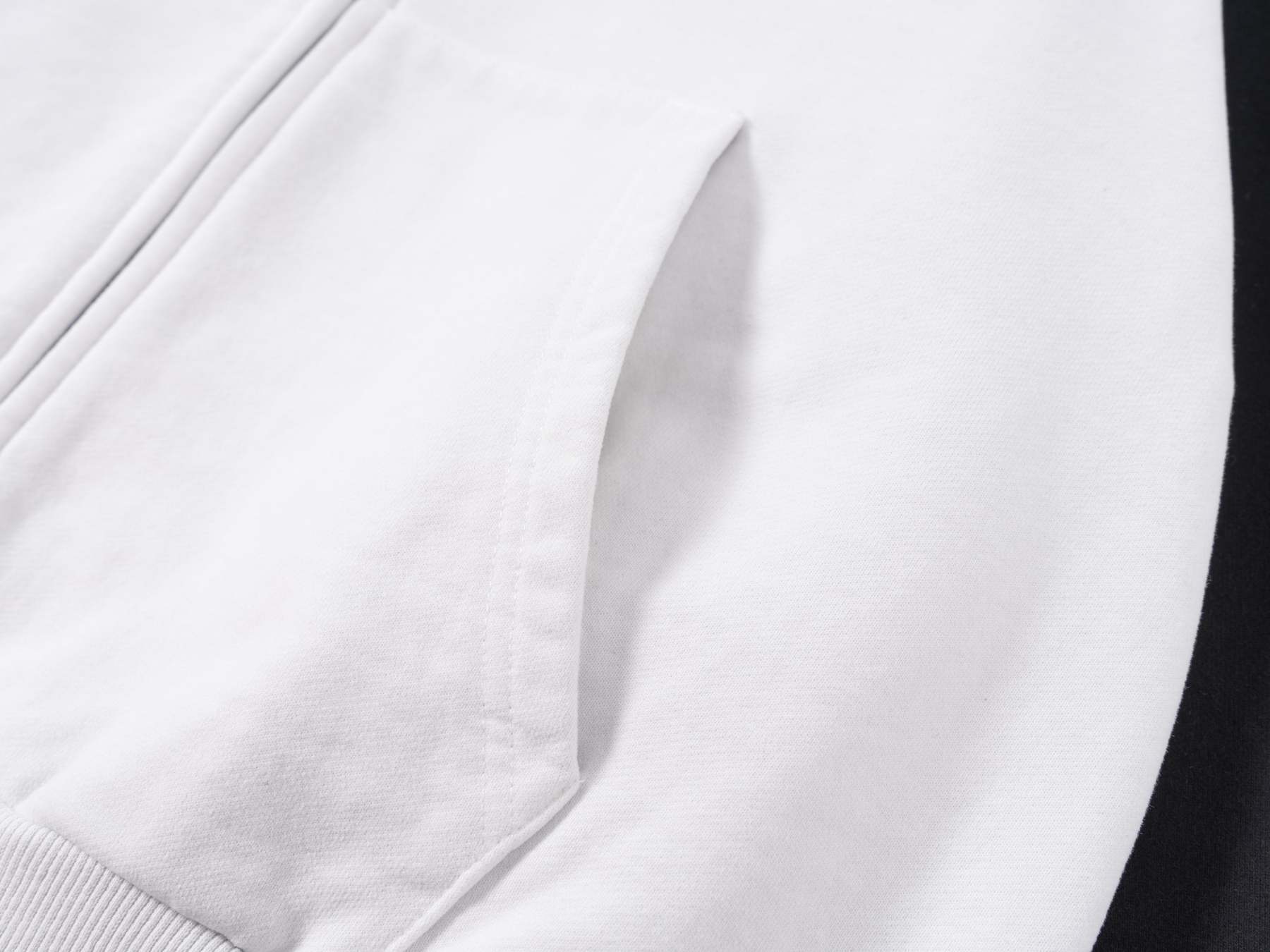 SUMMIT ZIPUP (WHITE)-IYAMIUIO