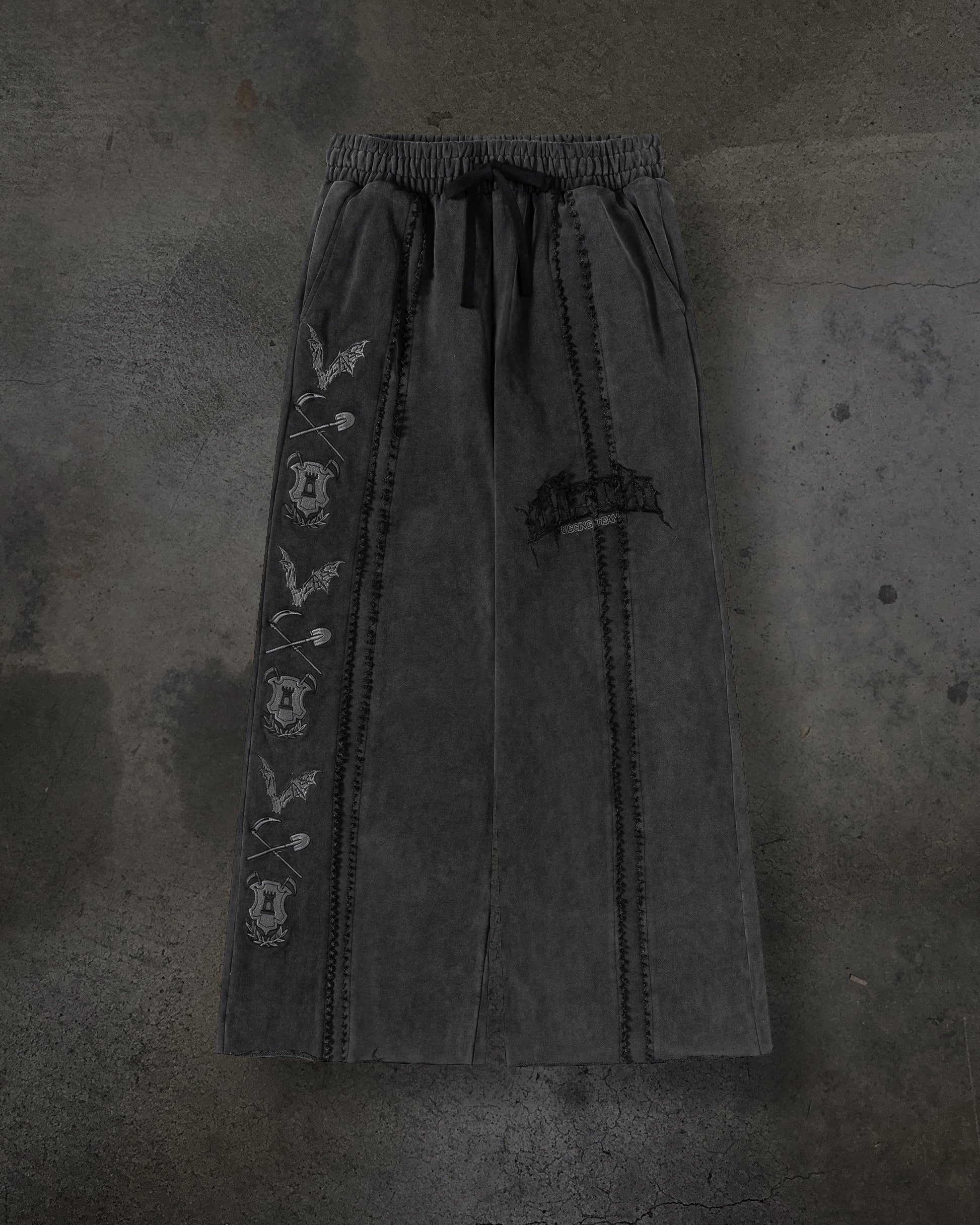PATCHED SWEATS (COAL)-IYAMIUIO