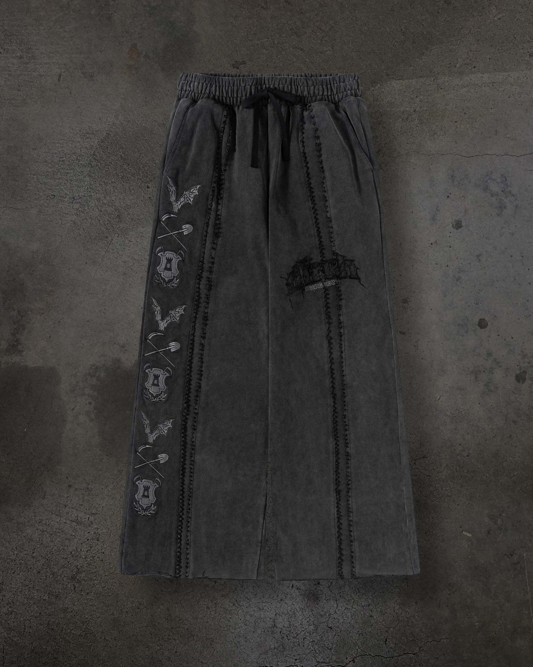 PATCHED SWEATS (COAL)-IYAMIUIO