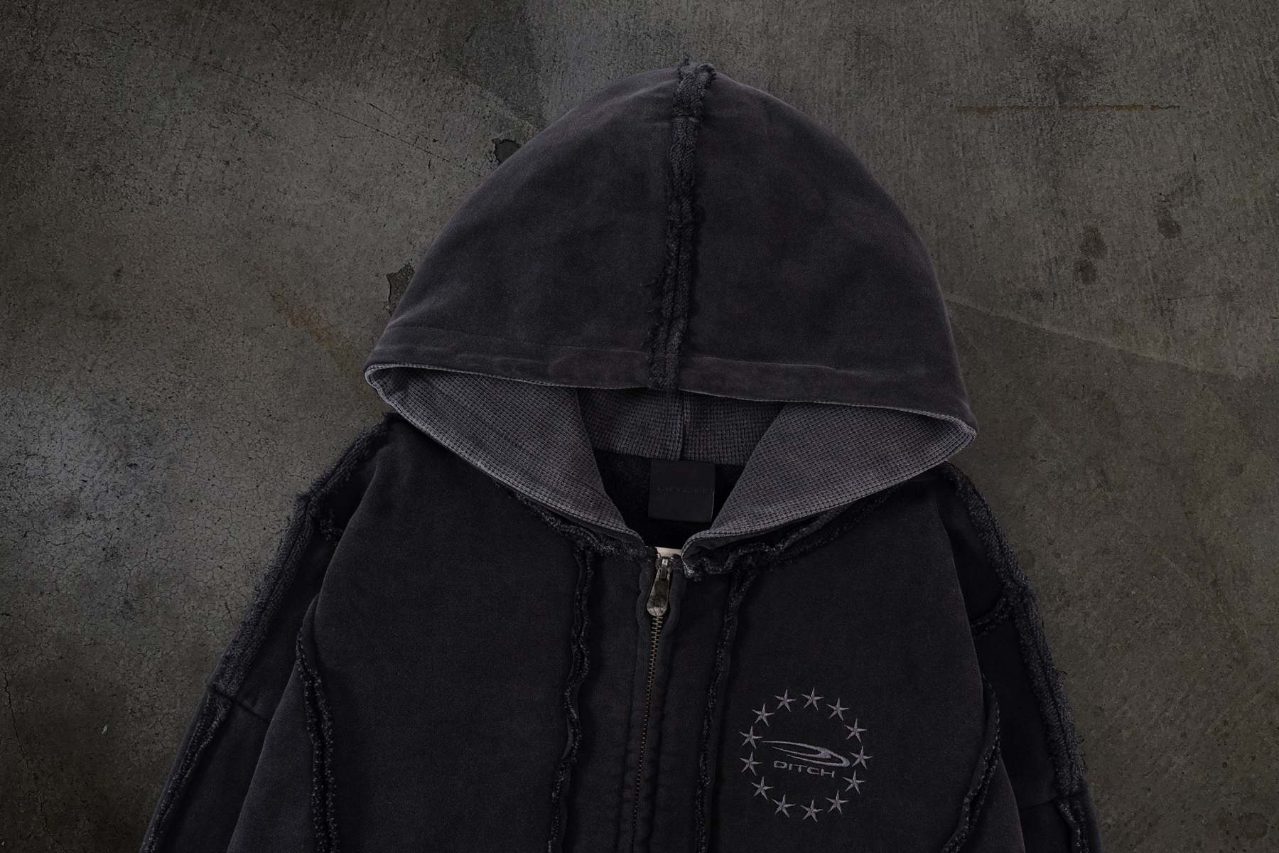 MENDED ZIPUP (COAL)-IYAMIUIO