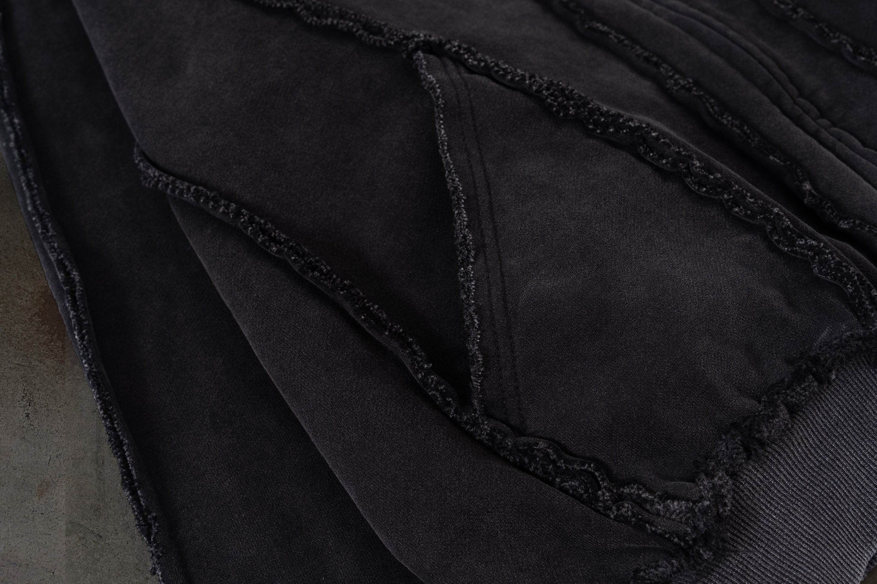 MENDED ZIPUP (COAL)-IYAMIUIO