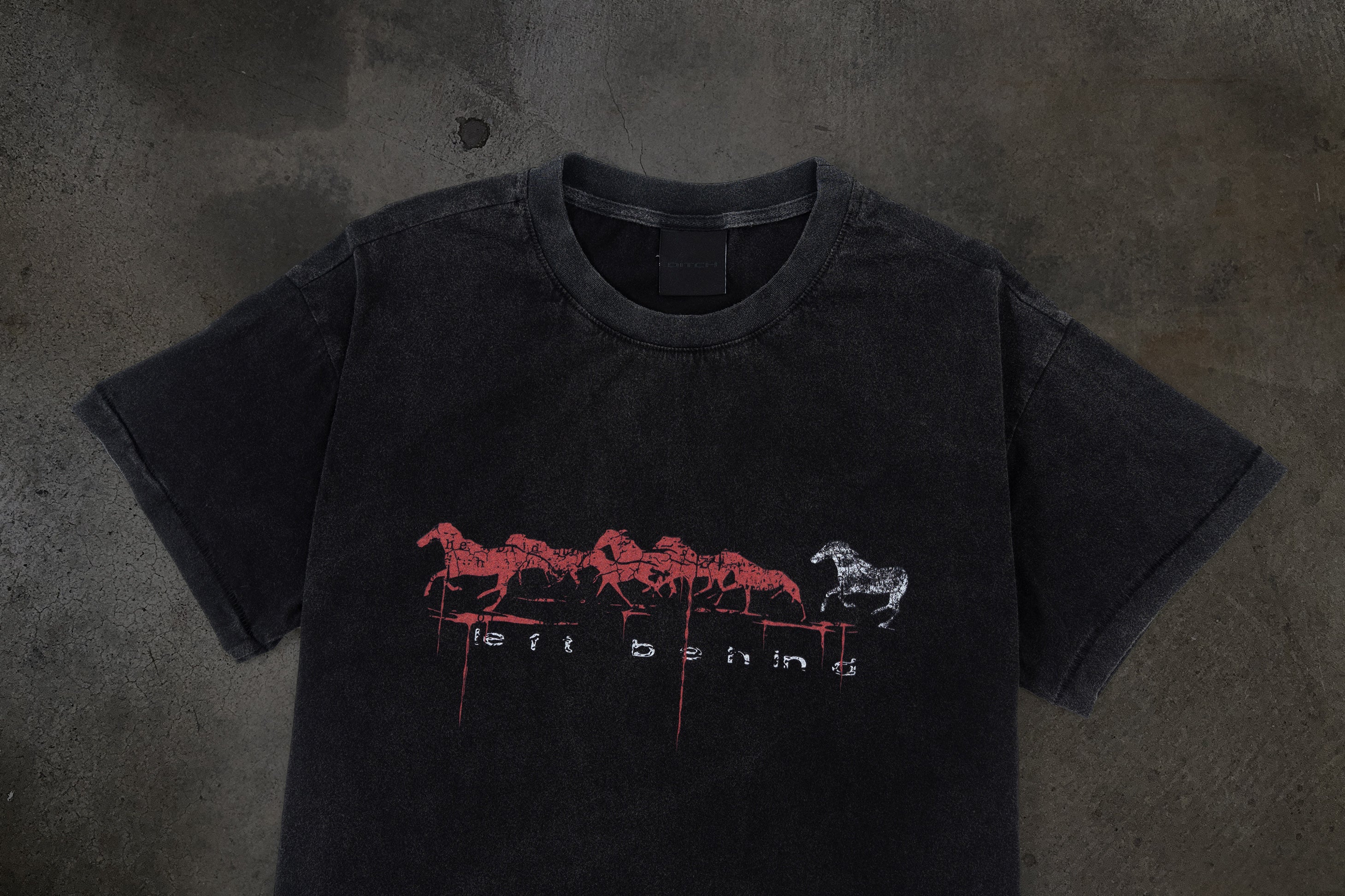RACEHORSE TEE (COAL)-IYAMIUIO
