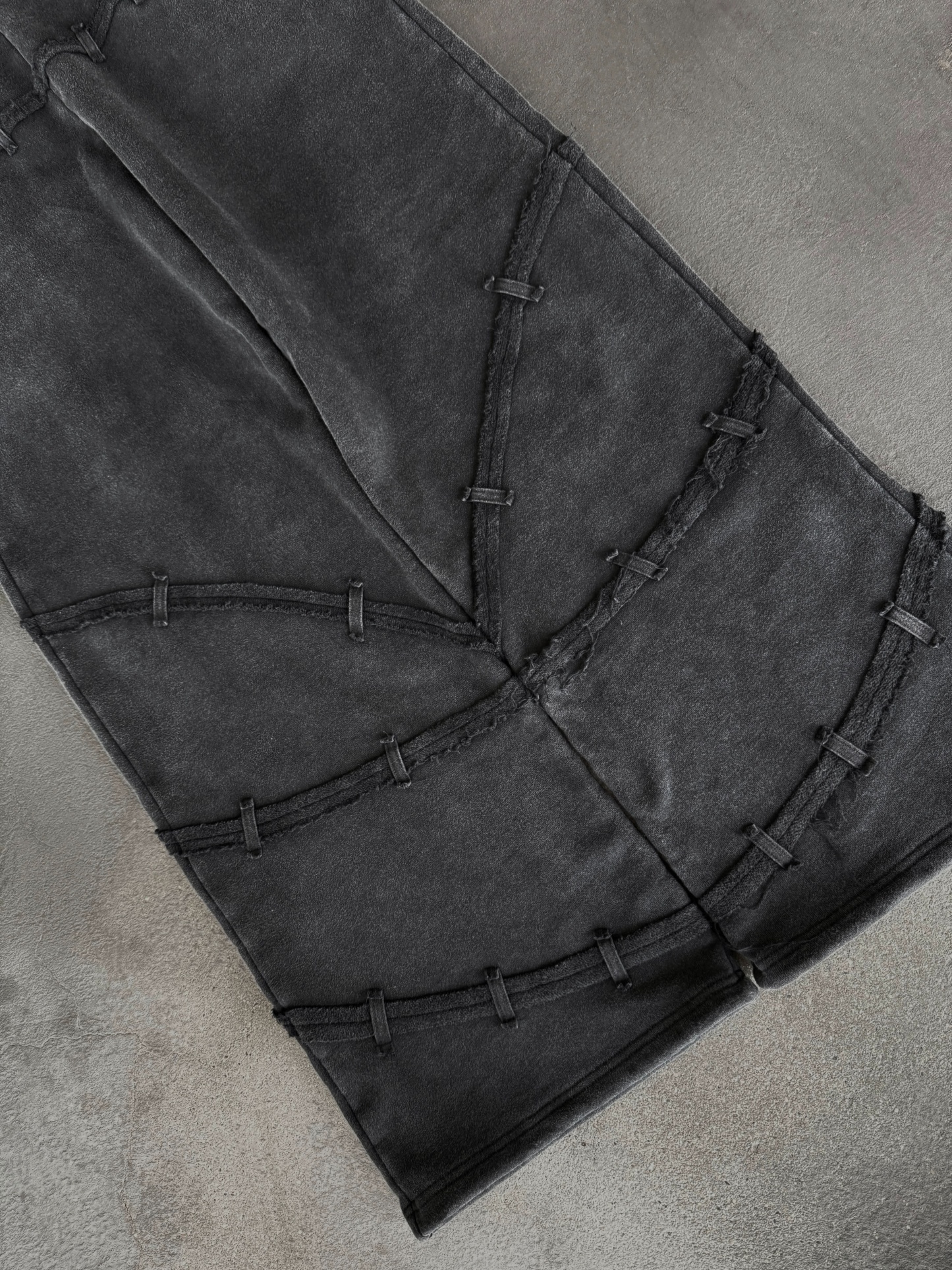 “E.T” Sweats-IYAMIUIO