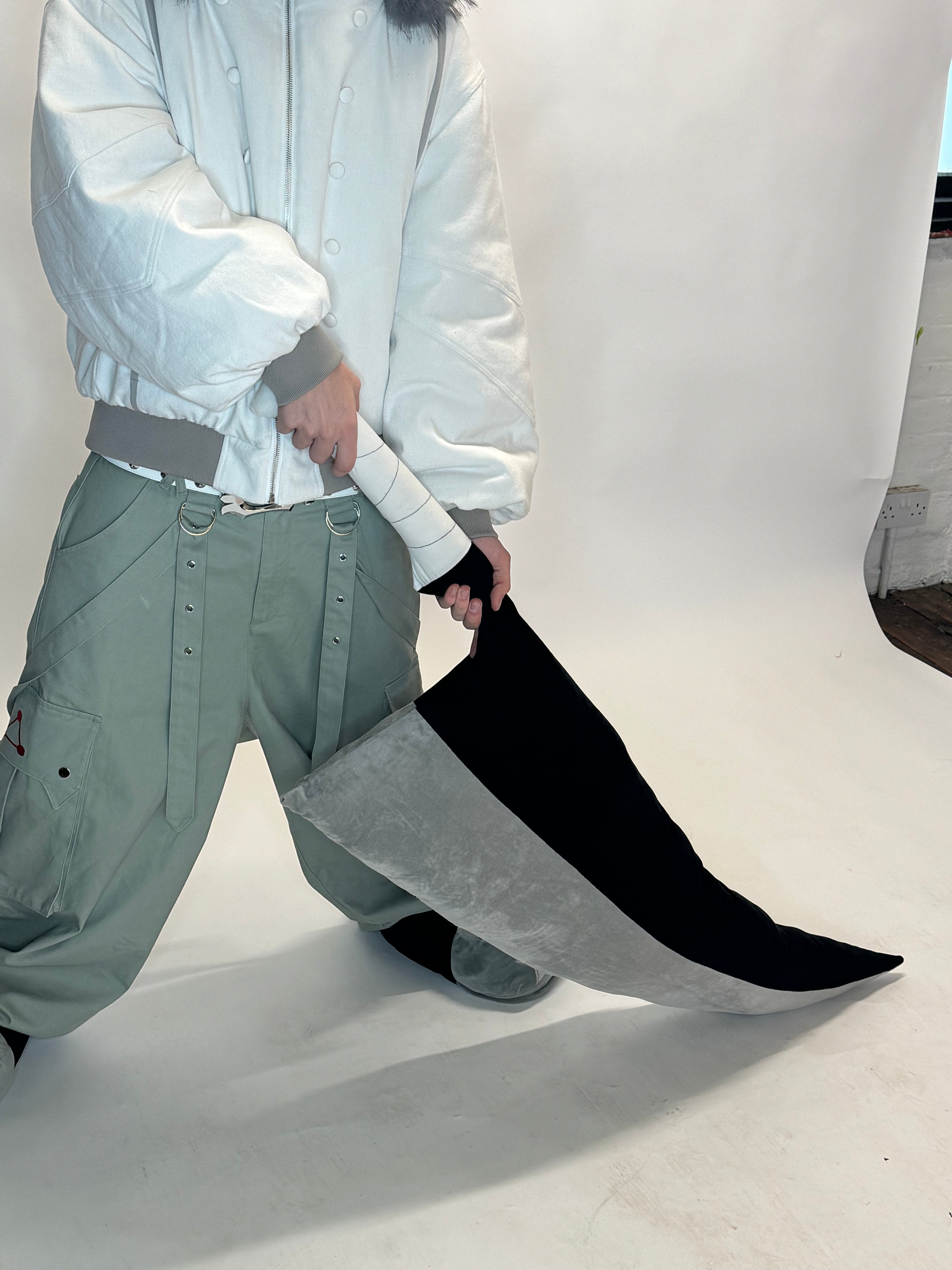 SWORD PILLOW-IYAMIUIO