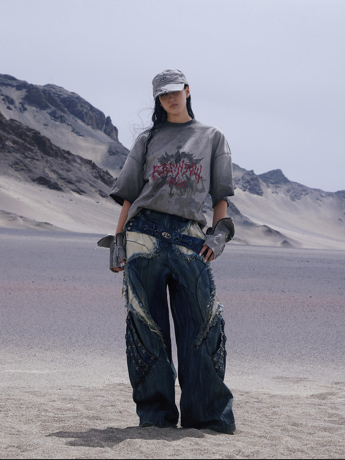 Personsoul Graphic Print Oversized T-Shirt-IYAMIUIO