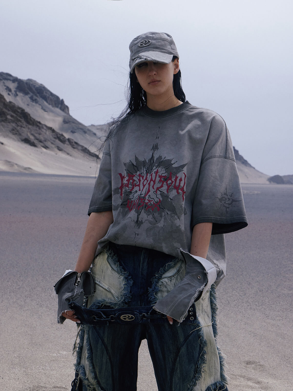 Personsoul Graphic Print Oversized T-Shirt-IYAMIUIO