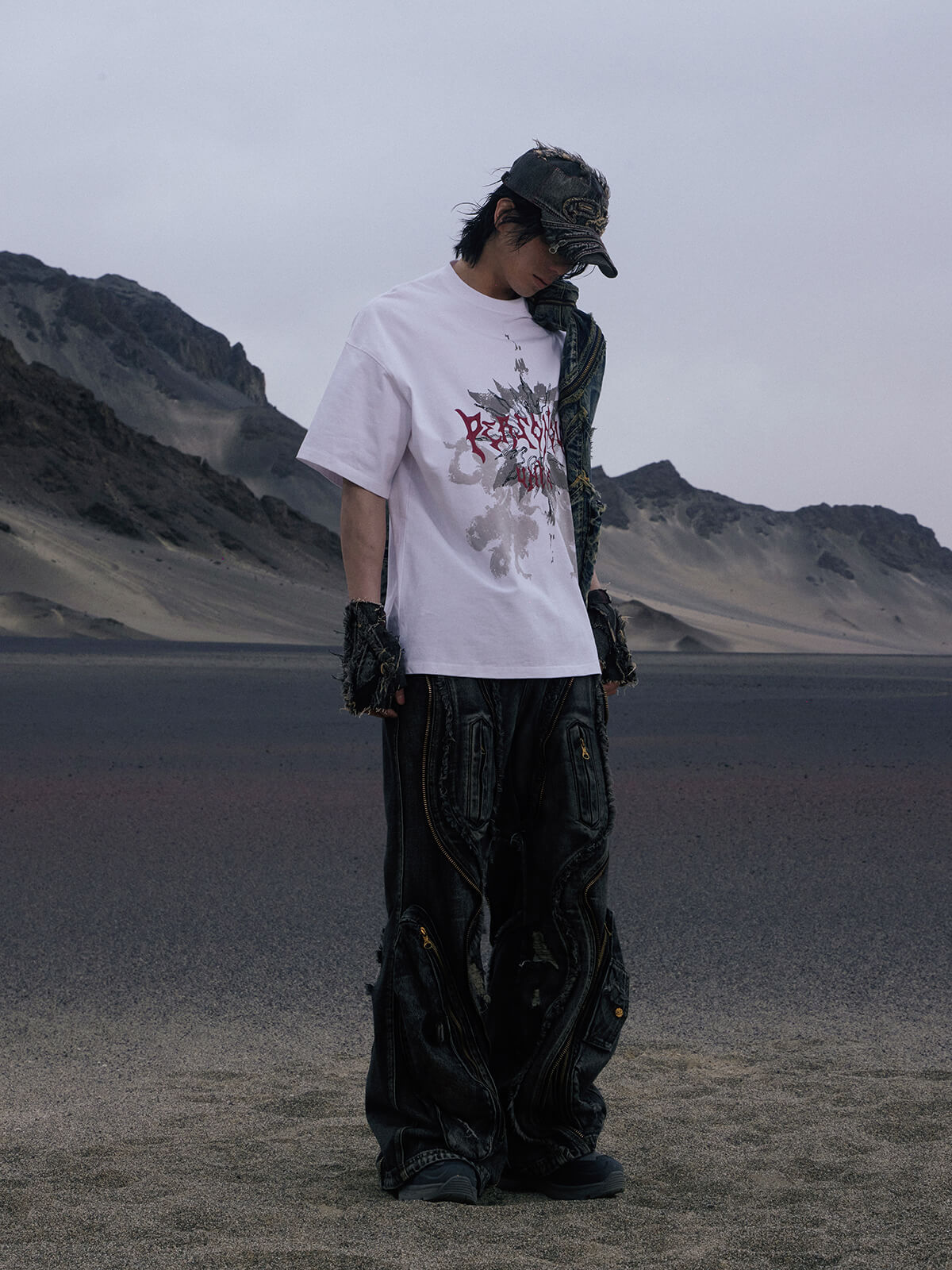 Personsoul Graphic Print Oversized T-Shirt-IYAMIUIO