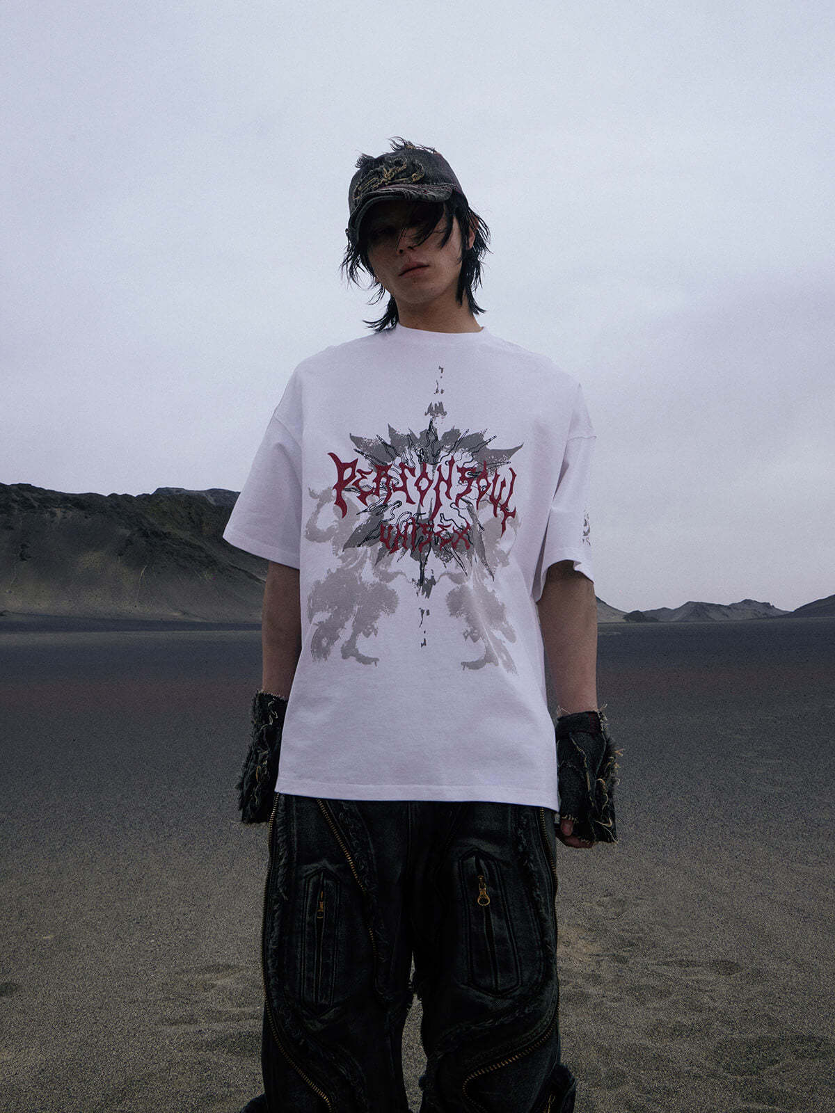 Personsoul Graphic Print Oversized T-Shirt-IYAMIUIO