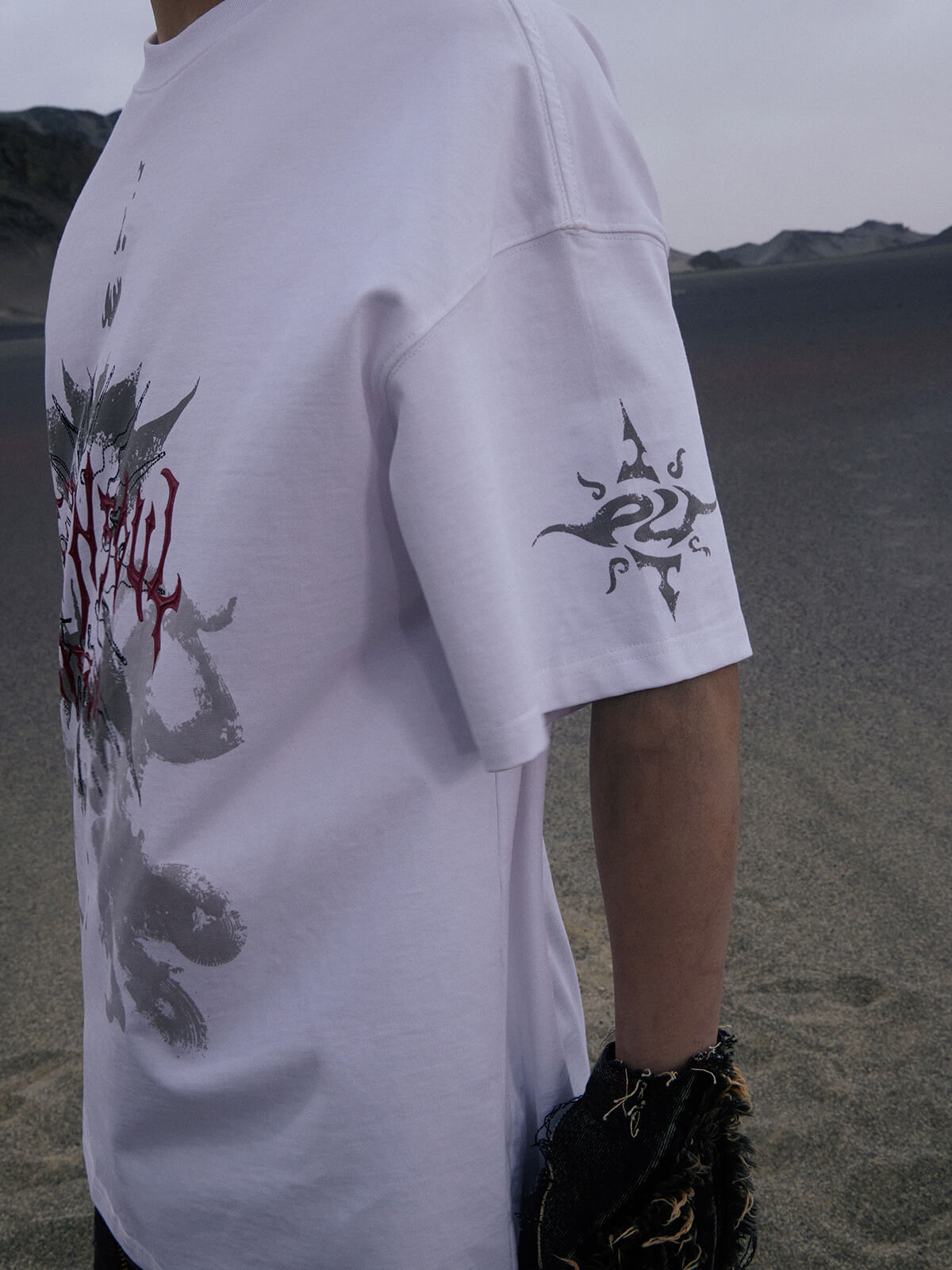 Personsoul Graphic Print Oversized T-Shirt-IYAMIUIO