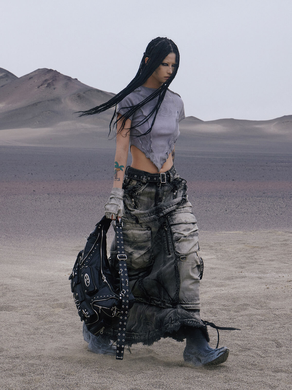 Personsoul Grey V-hem Slim Crop Top-IYAMIUIO