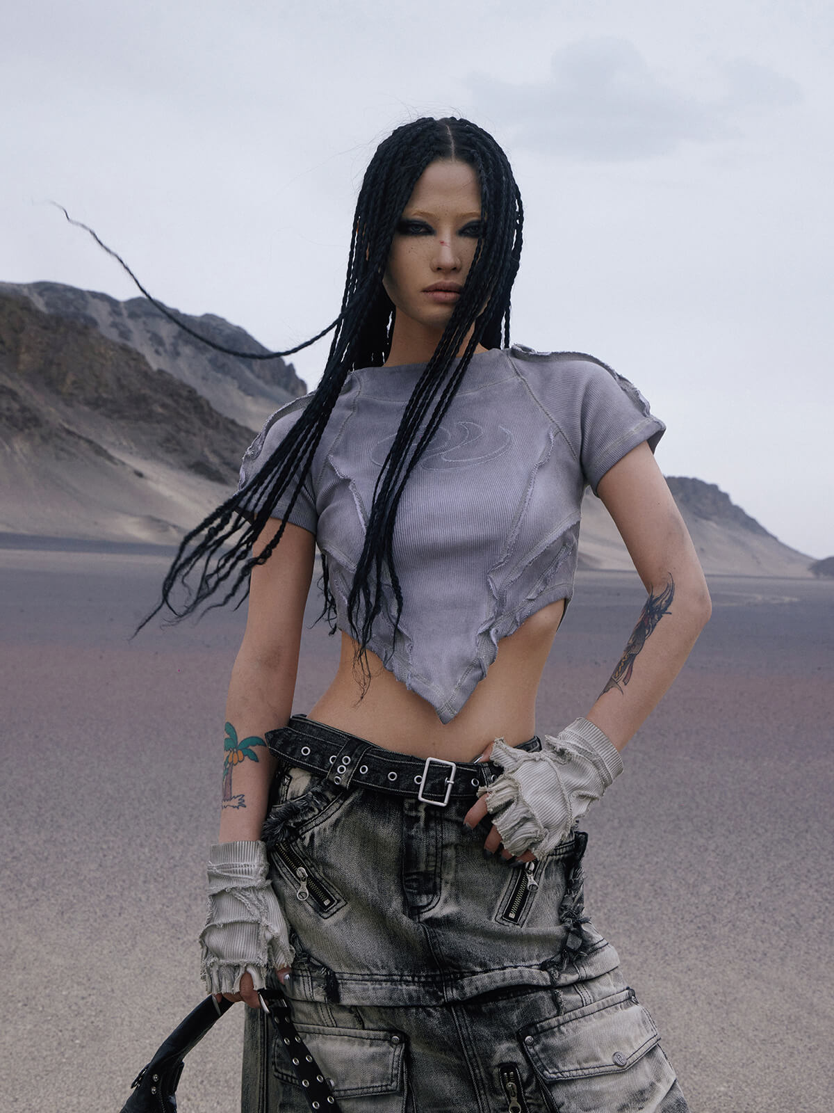 Personsoul Grey V-hem Slim Crop Top-IYAMIUIO