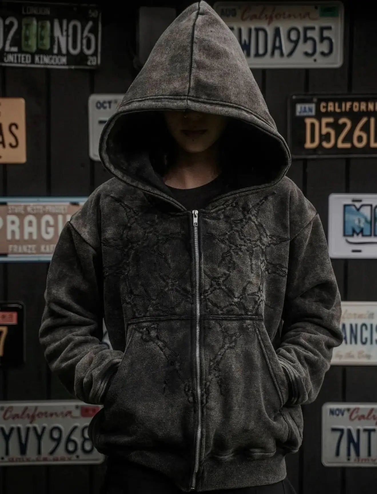 “Half a Million” Embroidery Zip-Up (Black)-IYAMIUIO