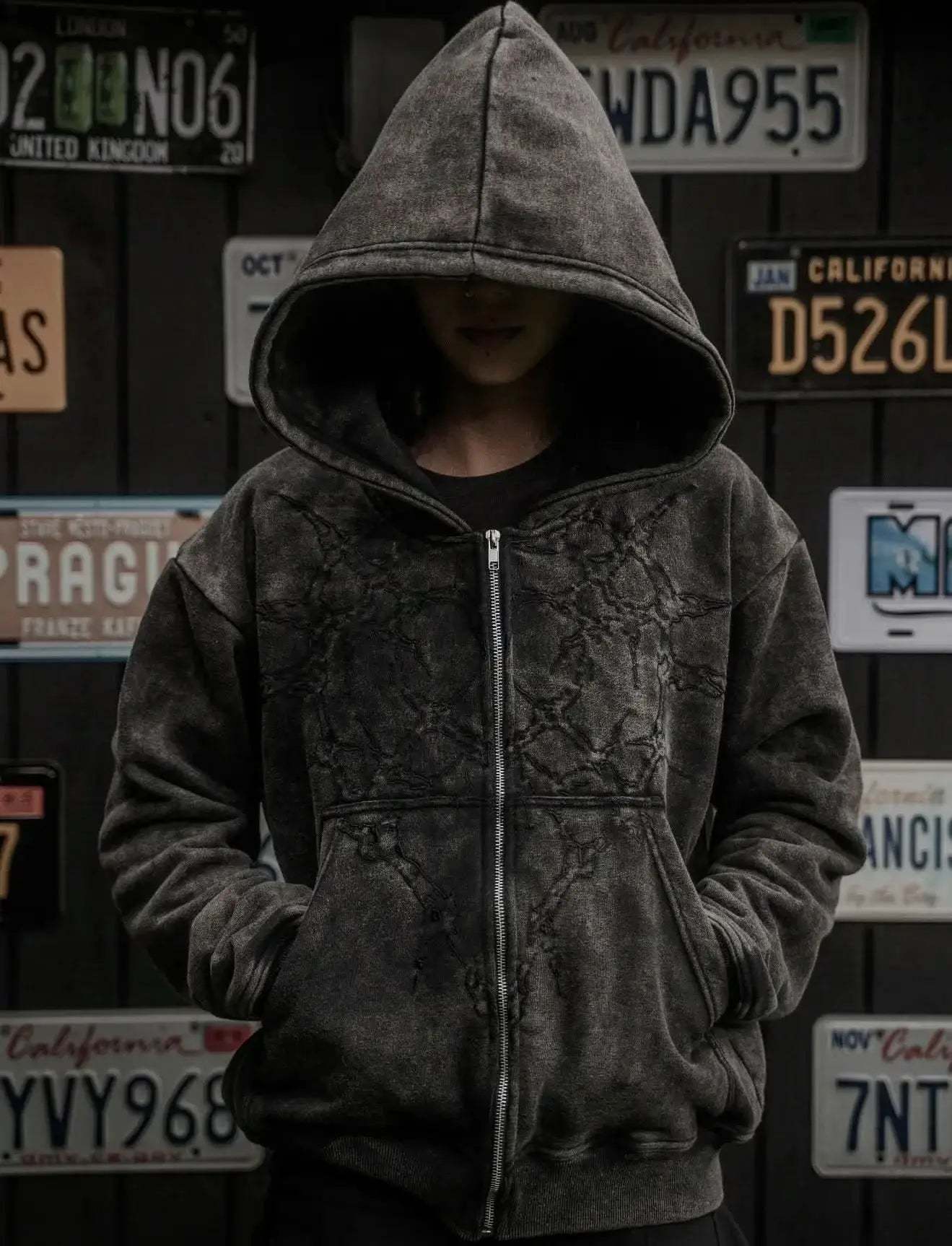 “Half a Million” Embroidery Zip-Up (Black)-IYAMIUIO