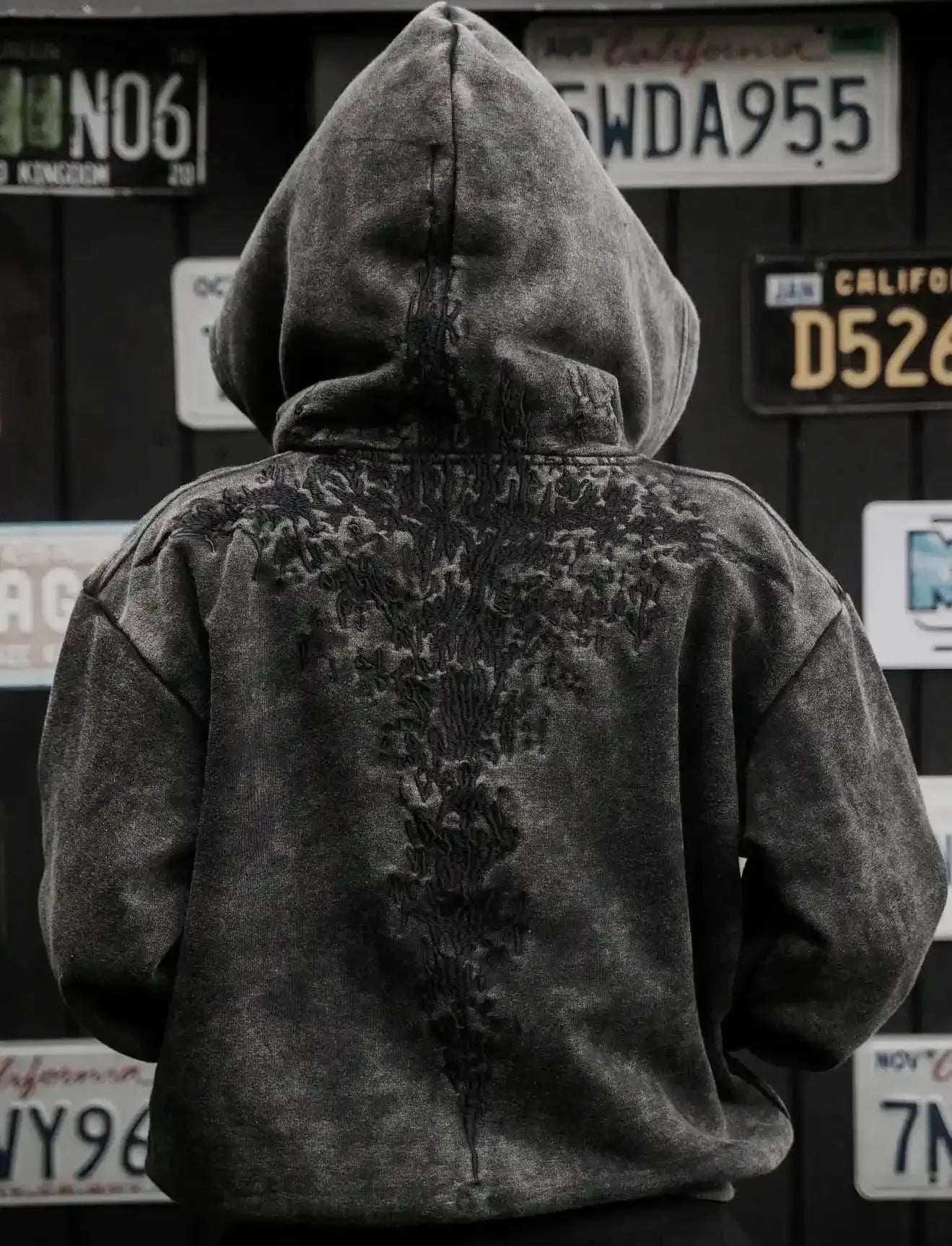 “Half a Million” Embroidery Zip-Up (Black)-IYAMIUIO