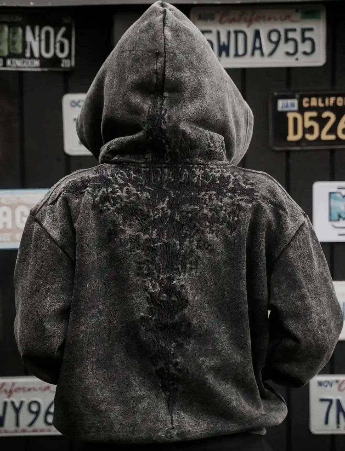 “Half a Million” Embroidery Zip-Up (Black)-IYAMIUIO