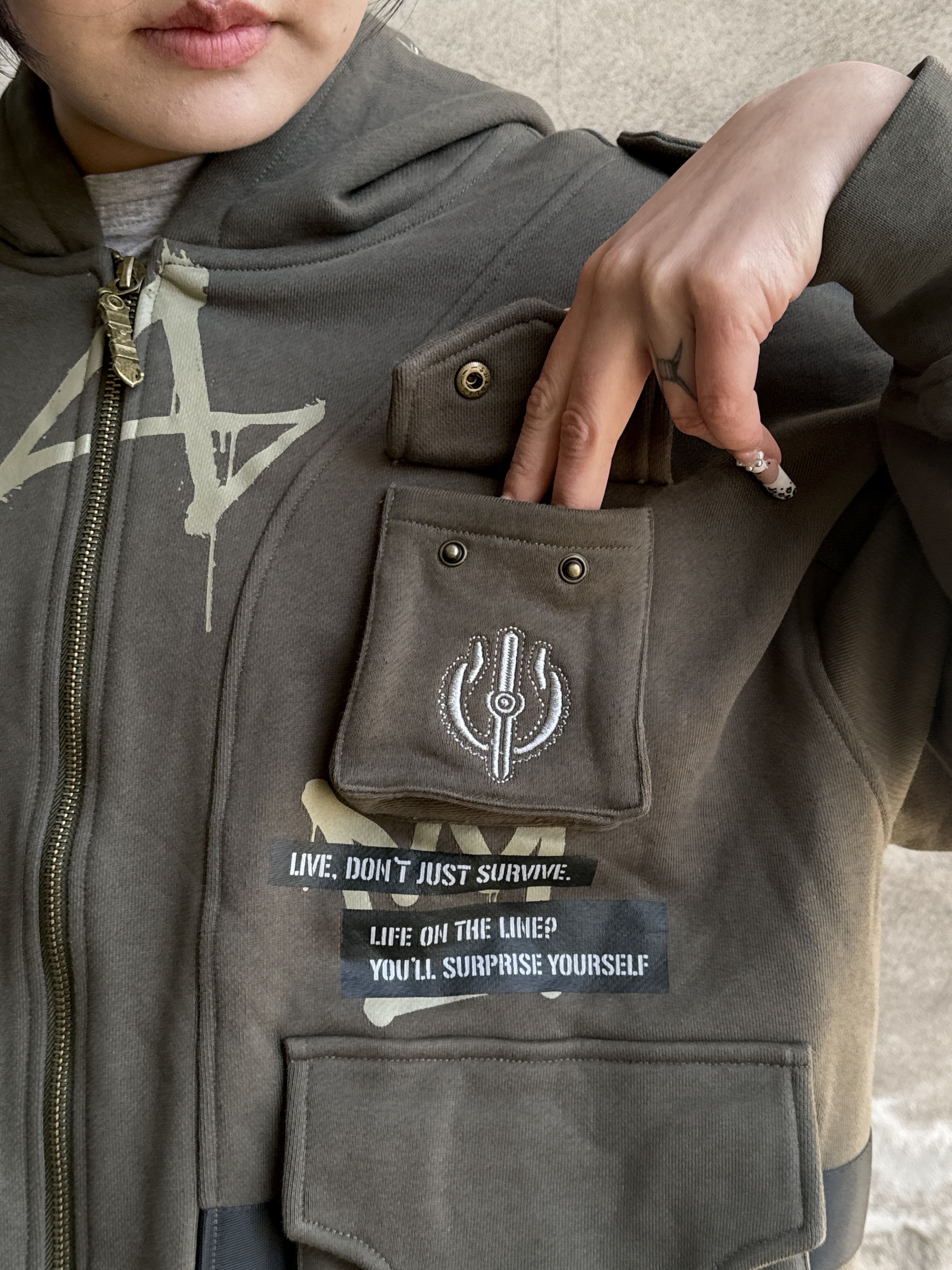 "LEAGUE" Hoodie-IYAMIUIO