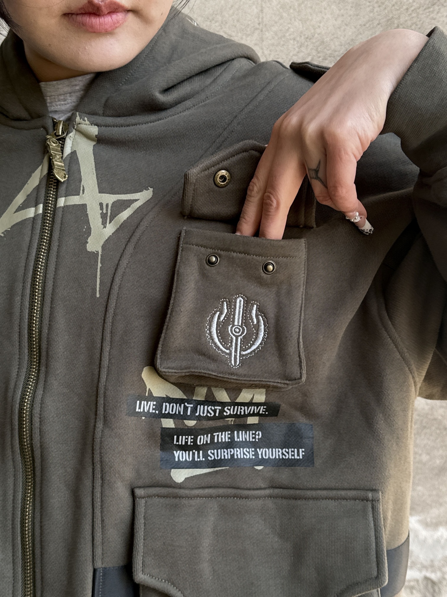 "LEAGUE" Hoodie-IYAMIUIO