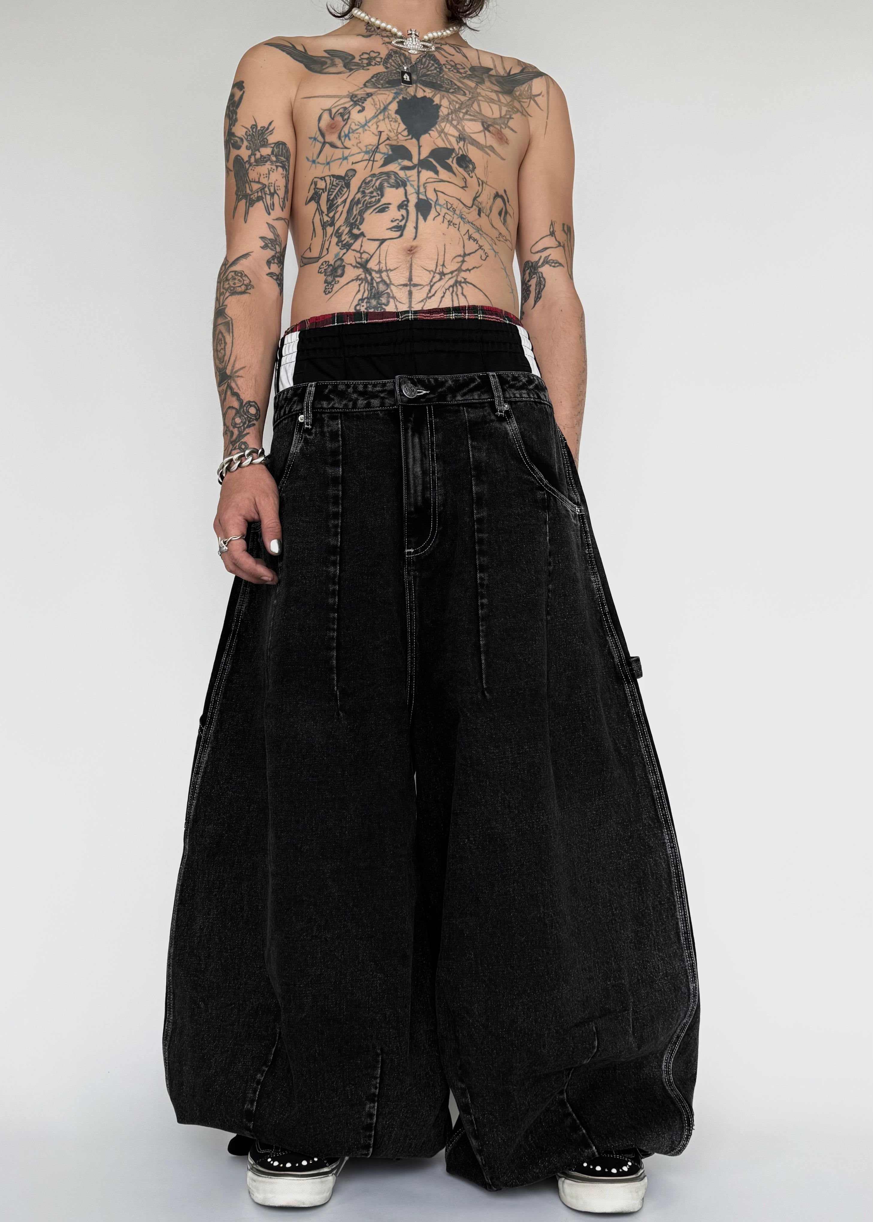 BLACK BAGGIEST-IYAMIUIO