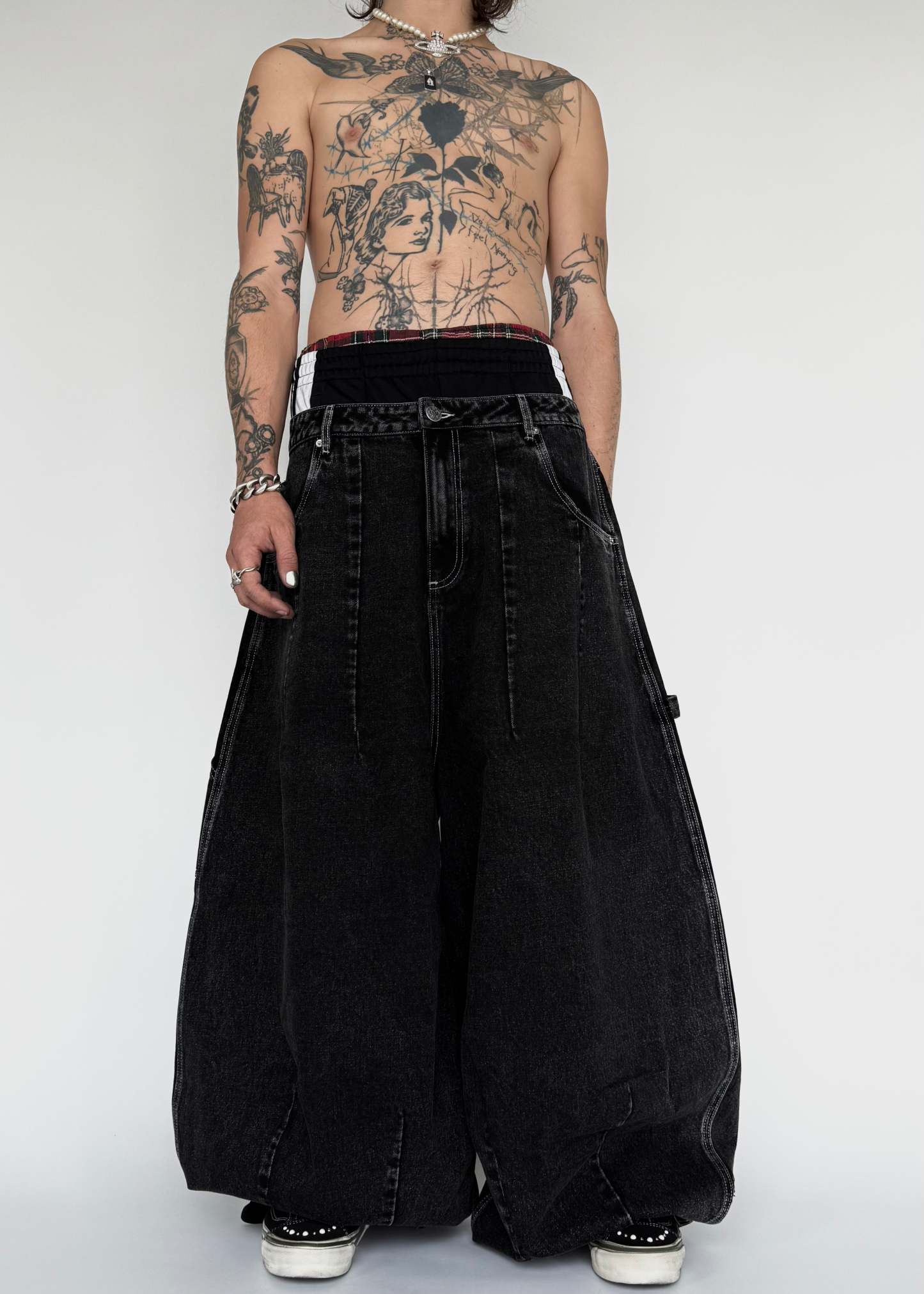 BLACK BAGGIEST-IYAMIUIO