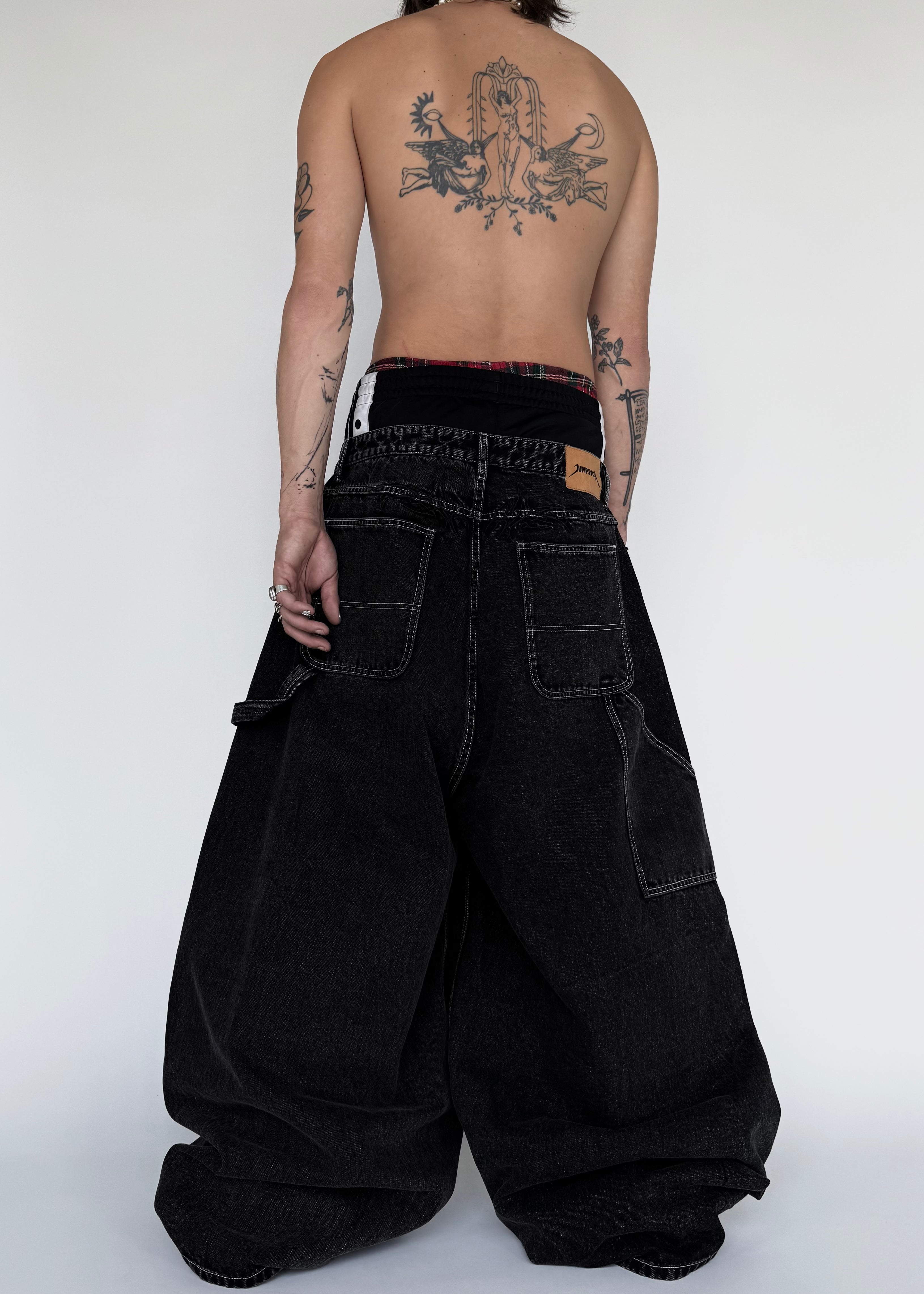 BLACK BAGGIEST-IYAMIUIO