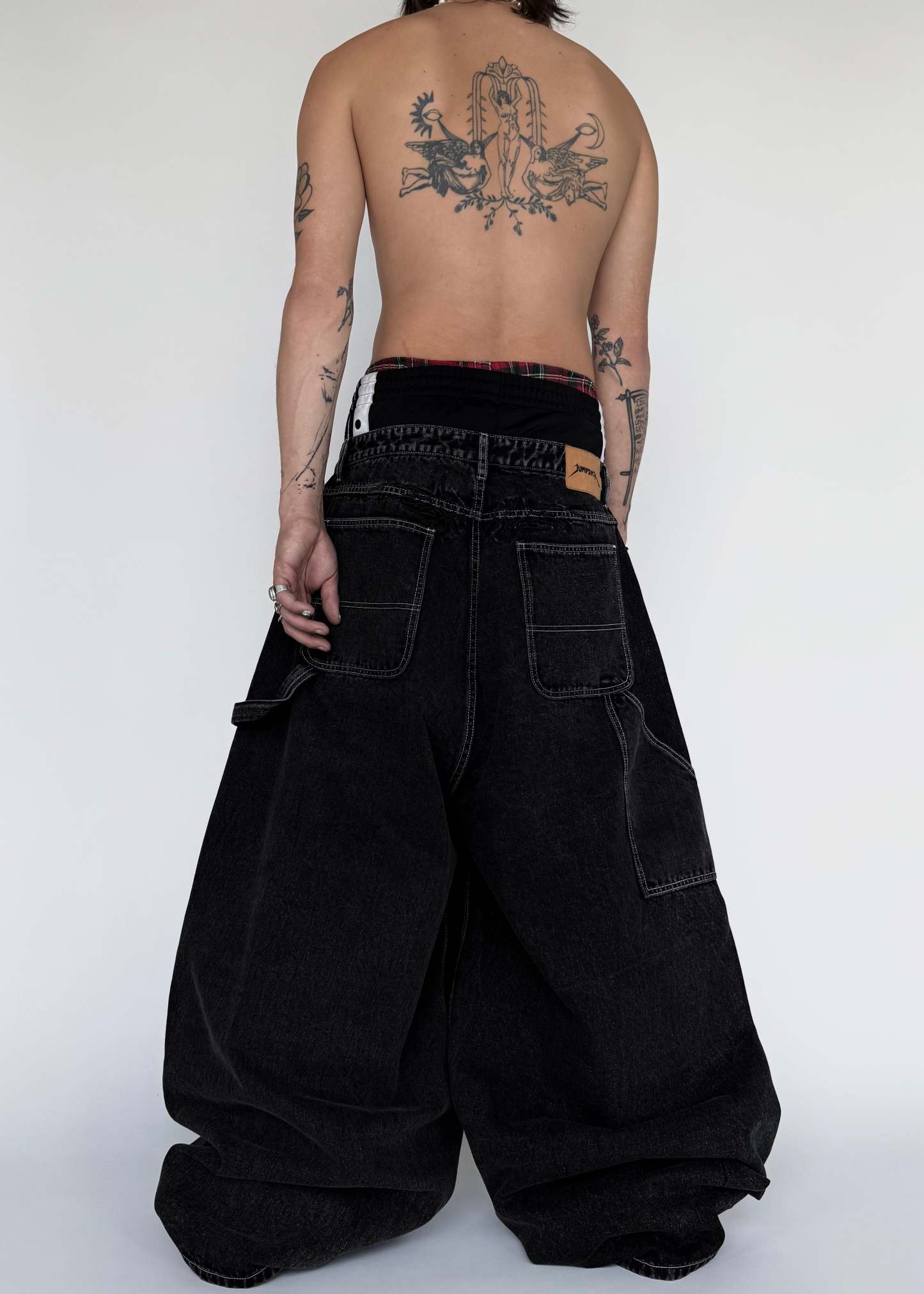 BLACK BAGGIEST-IYAMIUIO