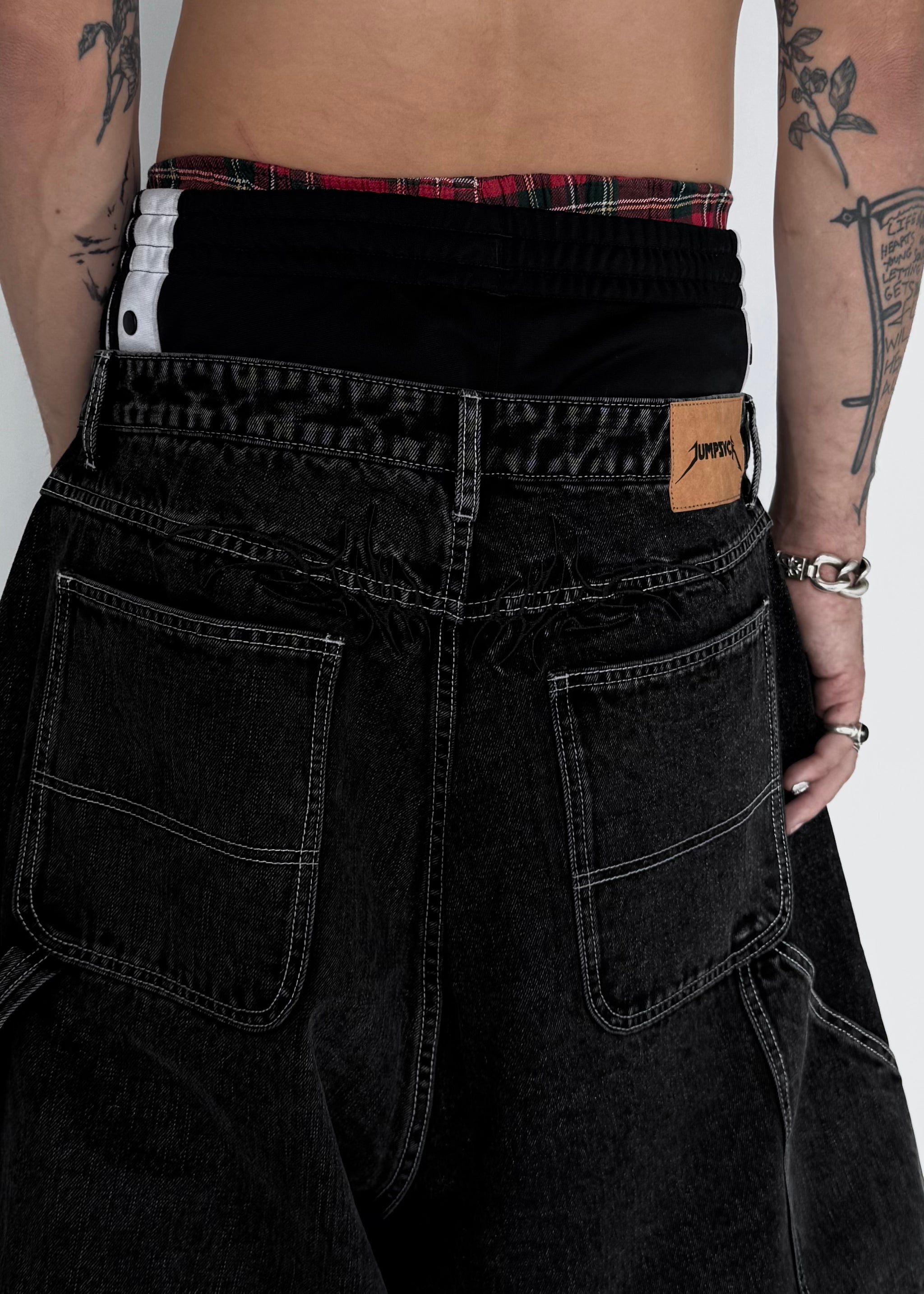 BLACK BAGGIEST-IYAMIUIO