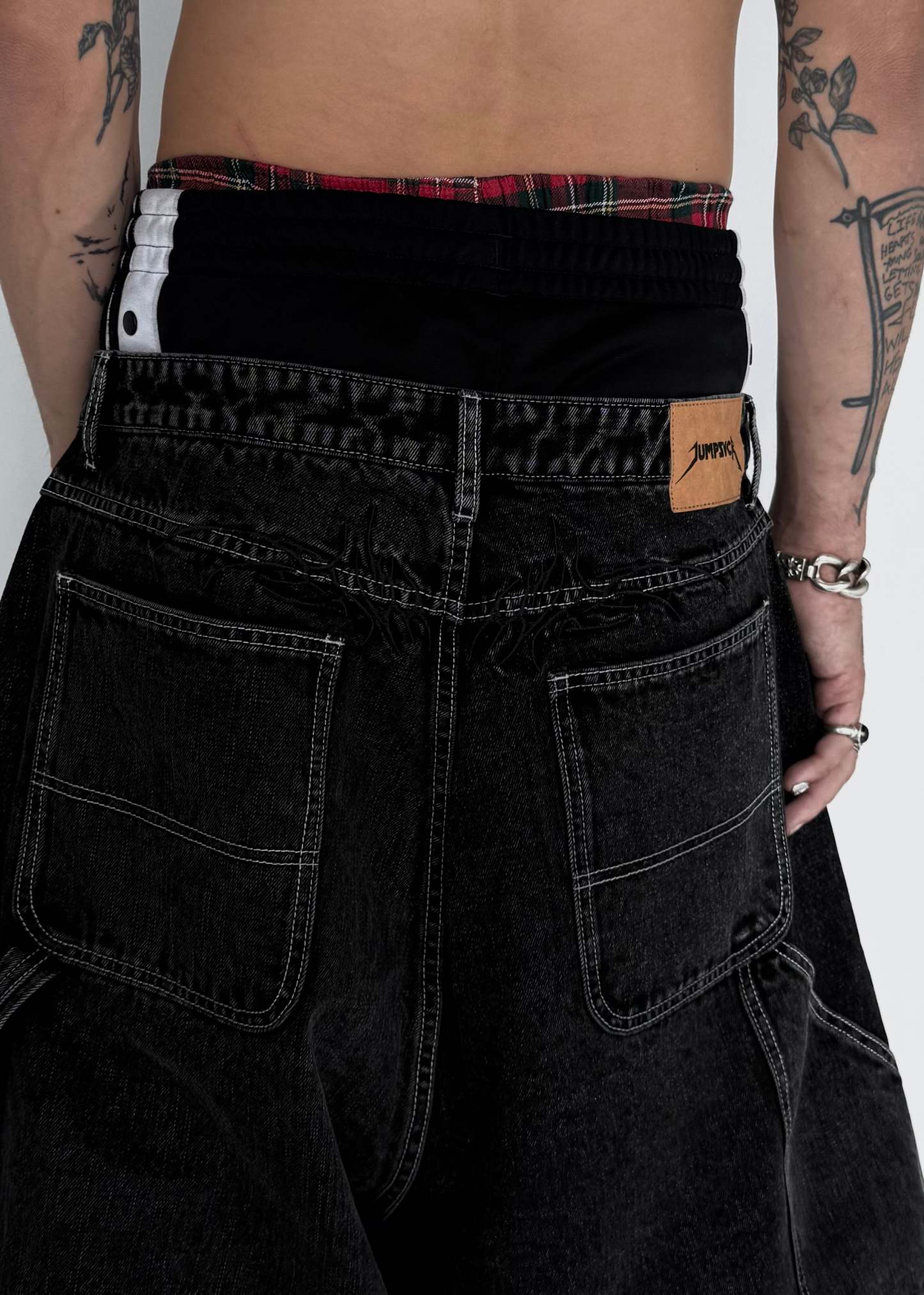 BLACK BAGGIEST-IYAMIUIO